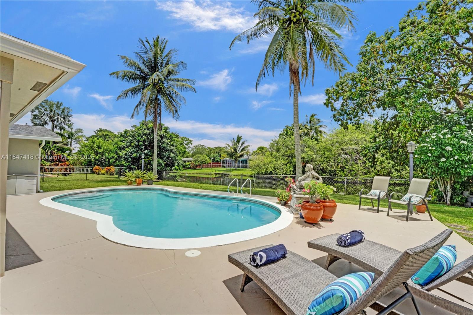 Plantation, Florida, 33313, United States, 4 Bedrooms Bedrooms, ,2 BathroomsBathrooms,Residential,For Sale,1903667