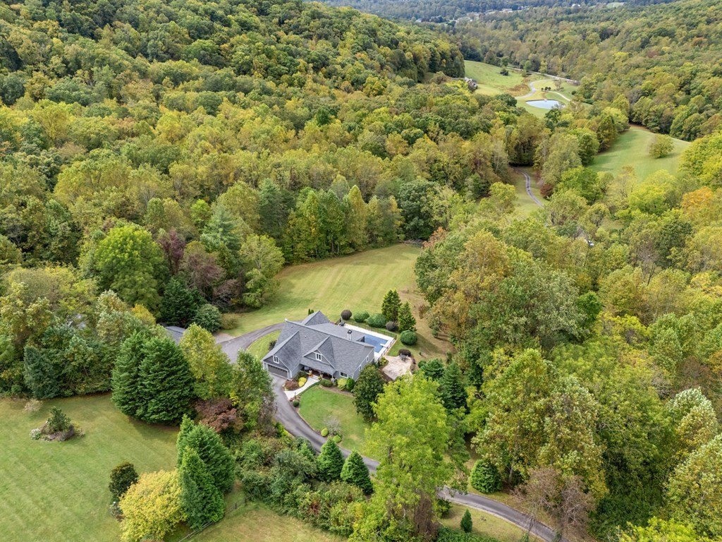 Hayesville, North Carolina, 28904, United States, 3 Bedrooms Bedrooms, ,4 BathroomsBathrooms,Residential,For Sale,1974136