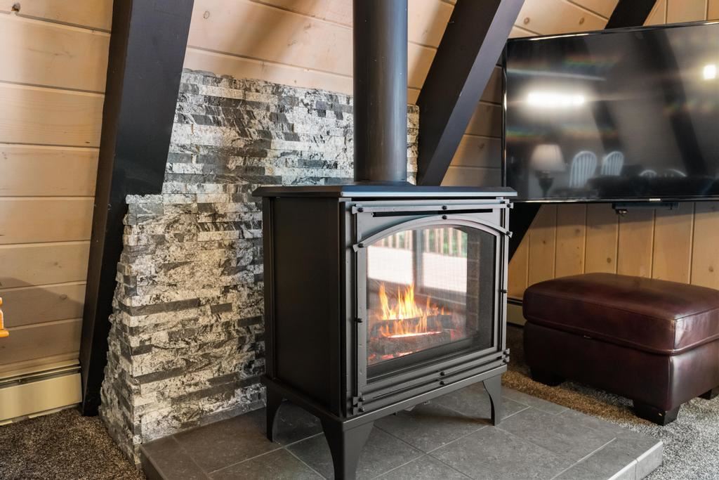 Harbor Springs, Michigan, 49740, United States, 2 Bedrooms Bedrooms, ,2 BathroomsBathrooms,Residential,For Sale,1901422