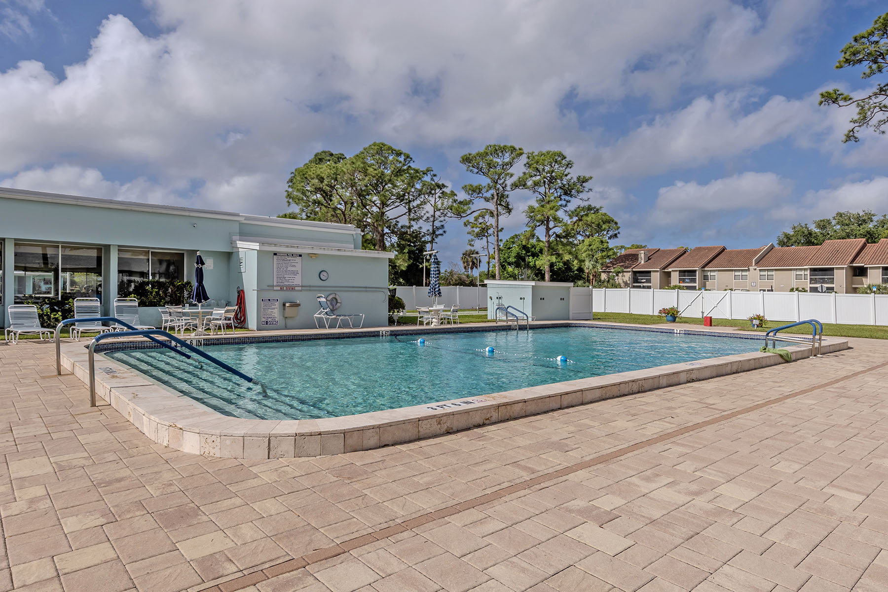  VILLAGE IN THE PINES - 物件實景