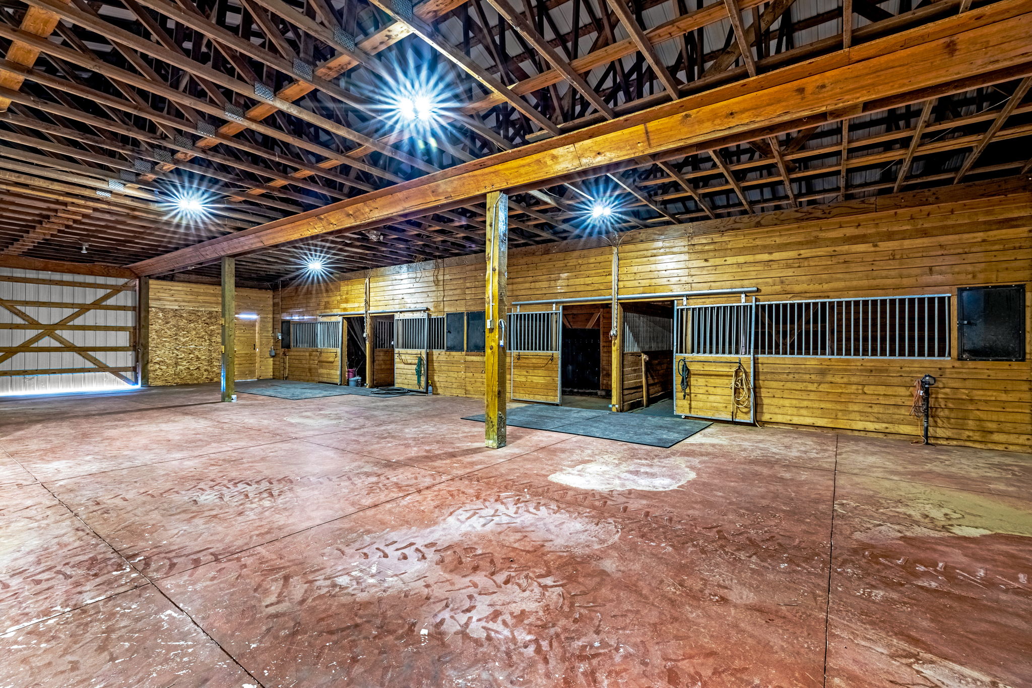  Rare creek side opportunity on 80 close-in acres - 物件實景