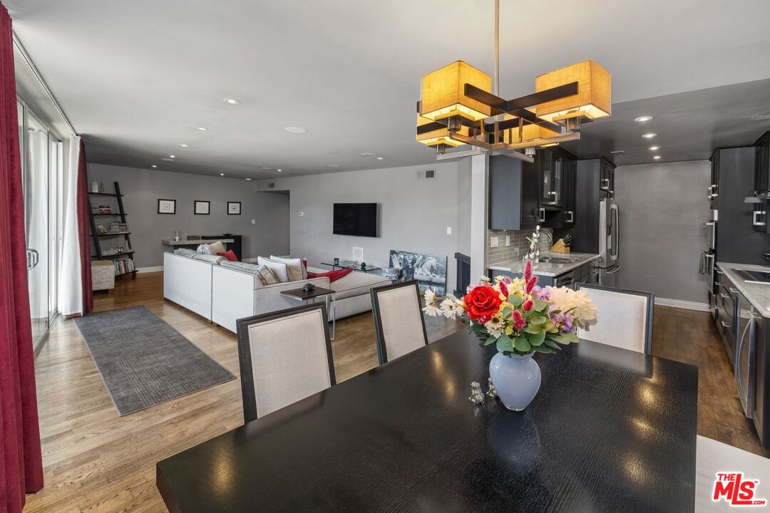 Los Angeles, California, 90068, United States, 2 Bedrooms Bedrooms, ,2 BathroomsBathrooms,Residential,For Sale,1939987