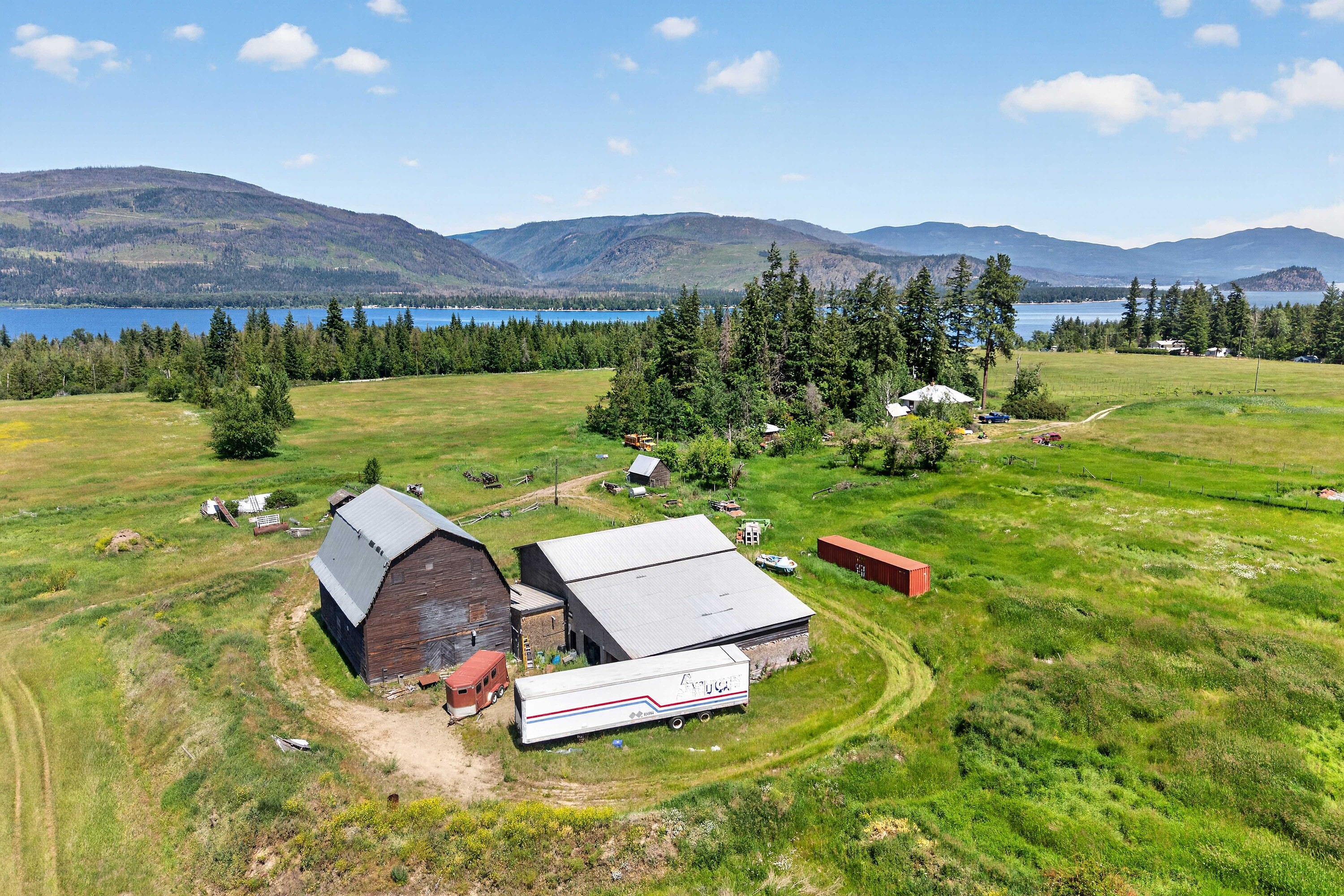  158 Acre Lakeview Homestead - 物件實景