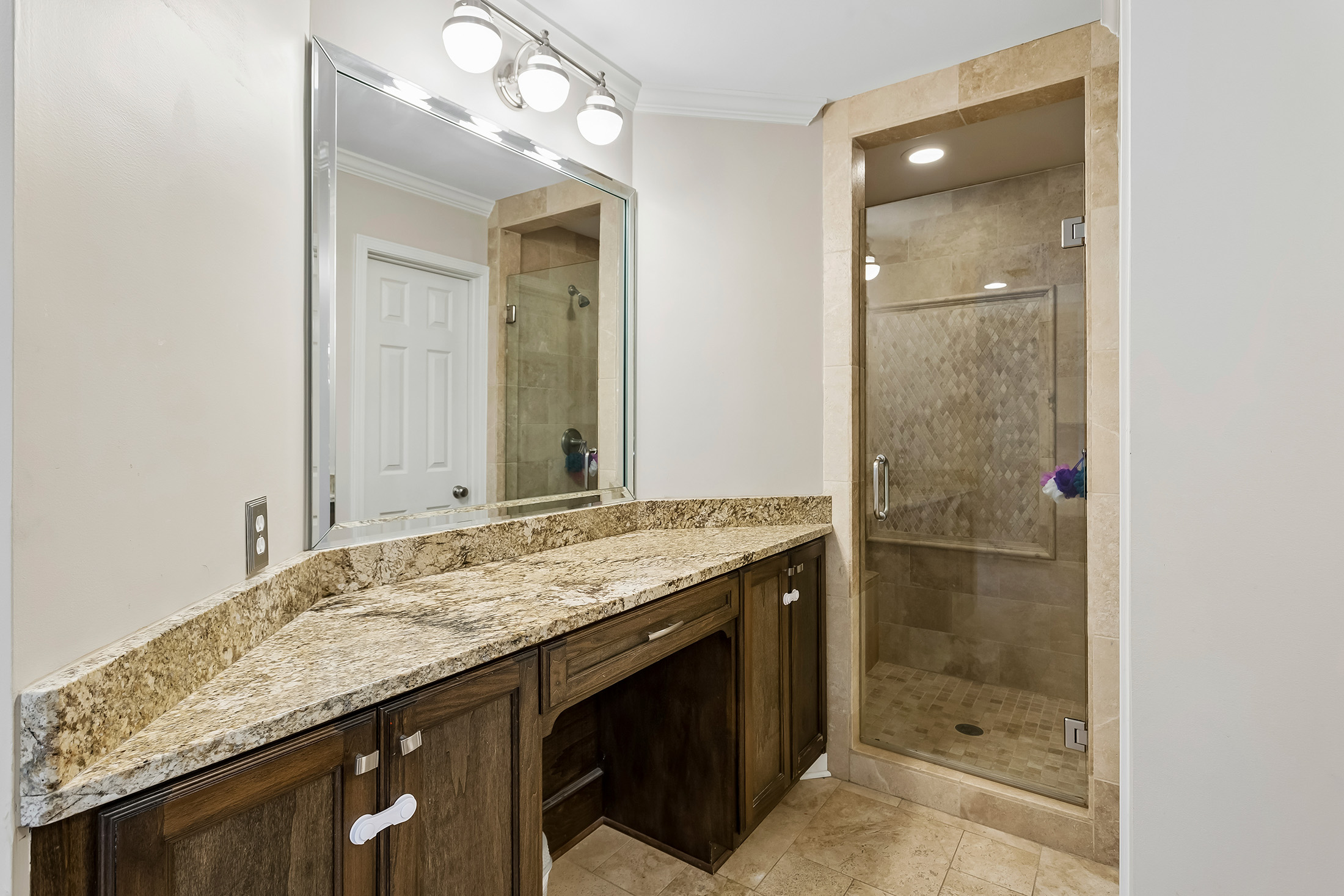  Beautifully Updated Four Bedroom Home in an Active Swim/Tennis Community - 物件實景