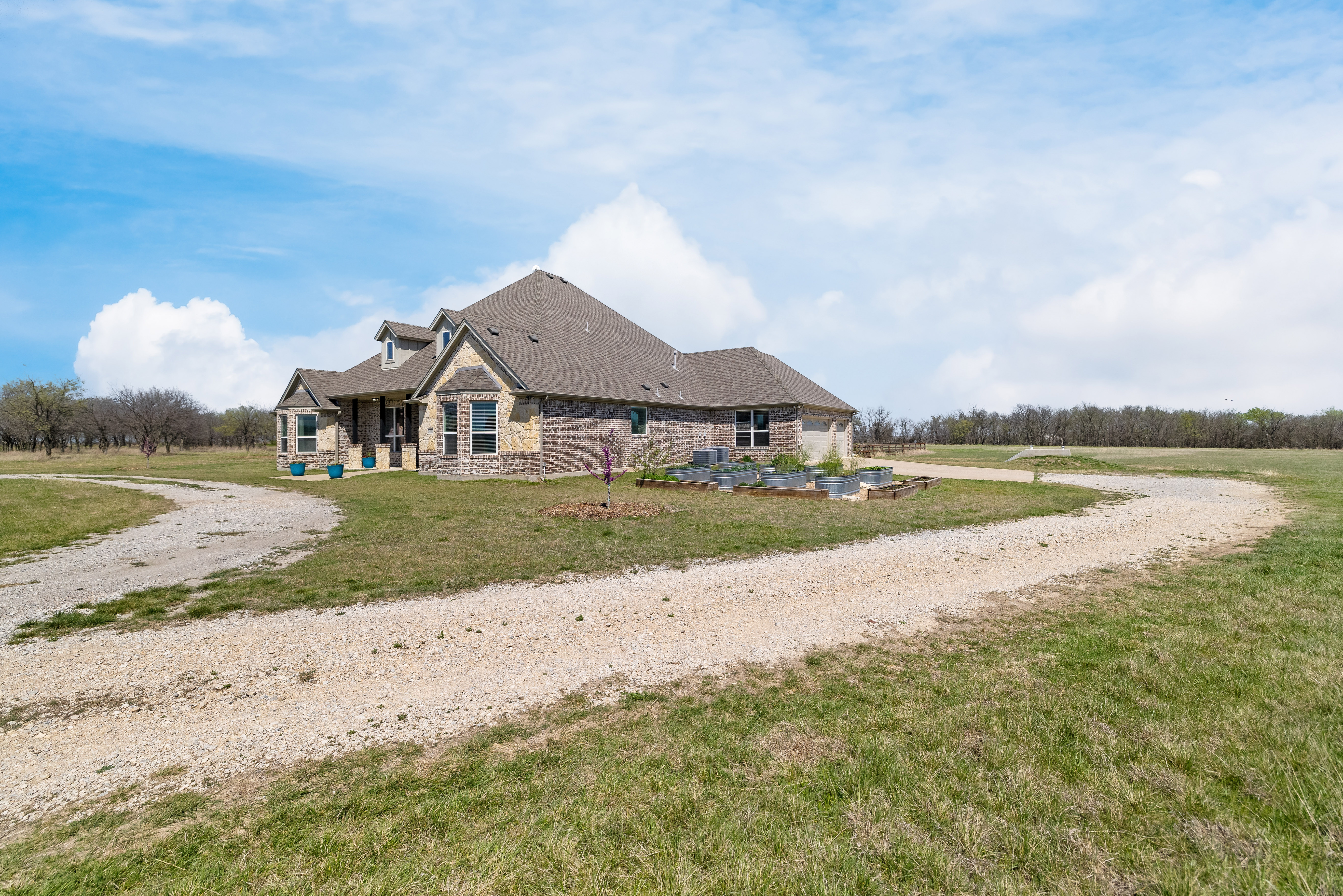  8.53-Acre Homestead With No HOA in Justin, Texas - 物件實景