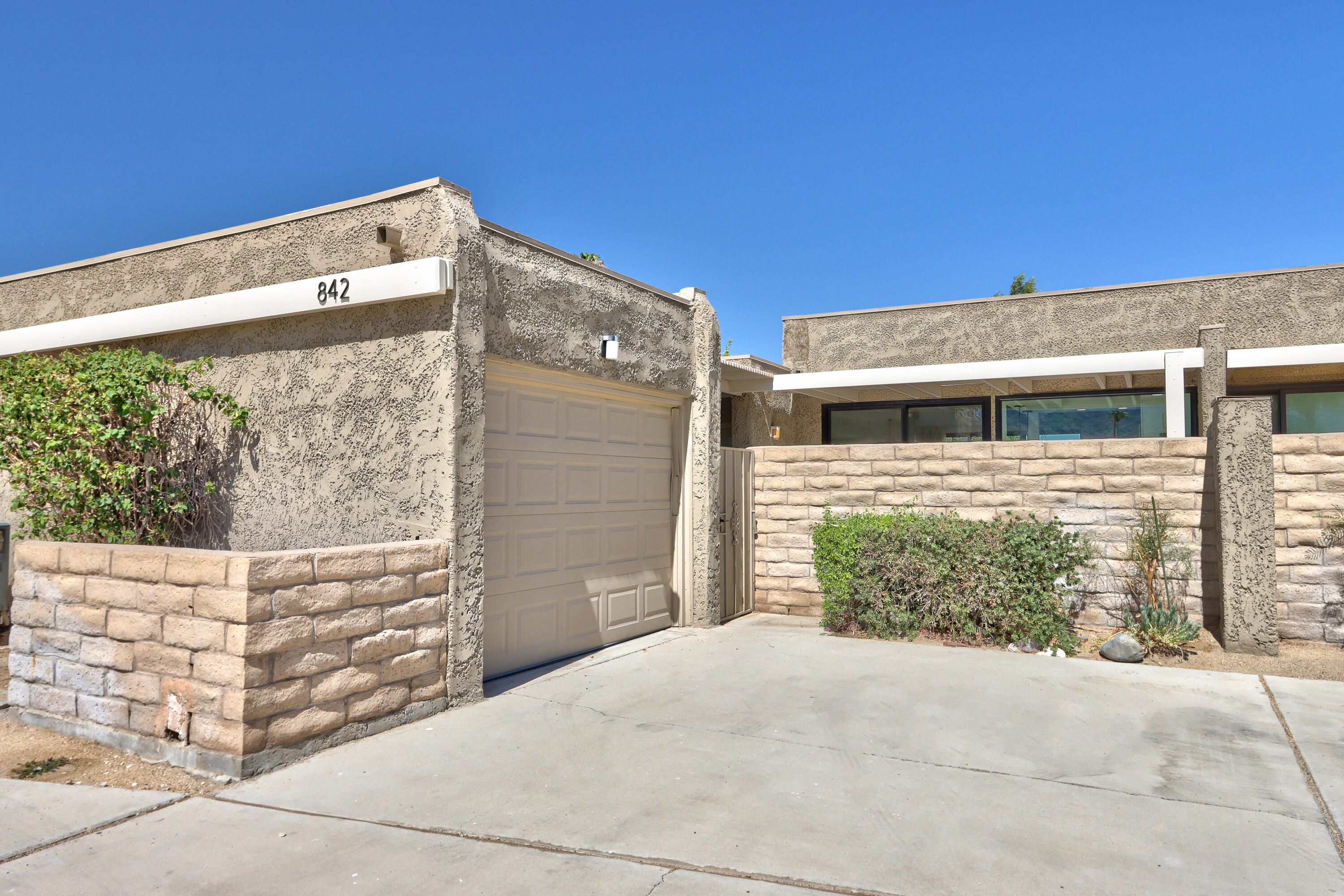 Palm Springs, California, 92262, United States, 2 Bedrooms Bedrooms, ,2 BathroomsBathrooms,Residential,For Sale,1890767