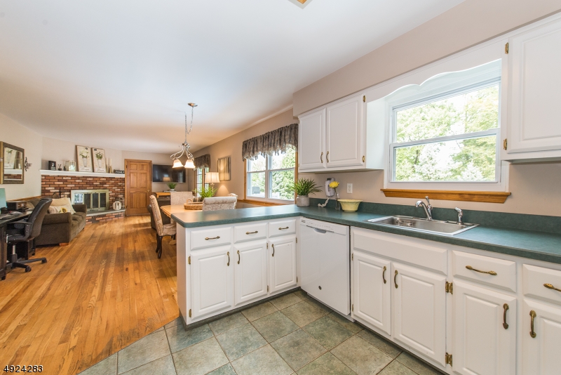 230 Hilltop Ct, Pompton Lakes Boro, New Jersey, 07442, United States, 4 Bedrooms Bedrooms, ,3 BathroomsBathrooms,Residential,For Sale,230 Hilltop Ct,1459430