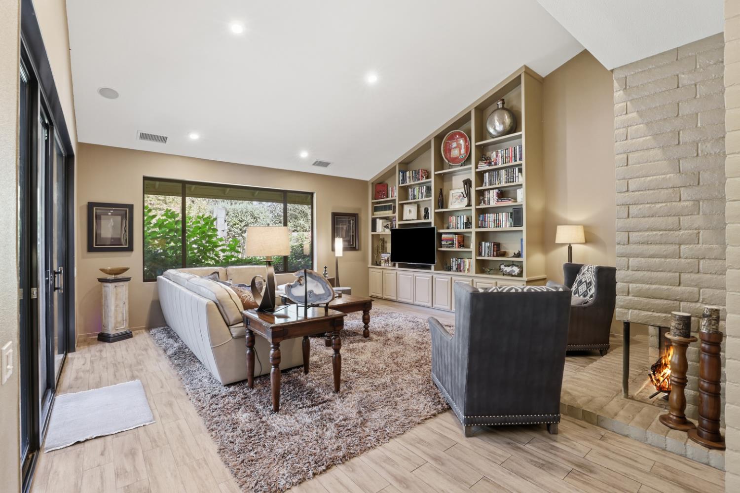 Gold River, California, 95670, United States, 4 Bedrooms Bedrooms, ,5 BathroomsBathrooms,Residential,For Sale,1987751