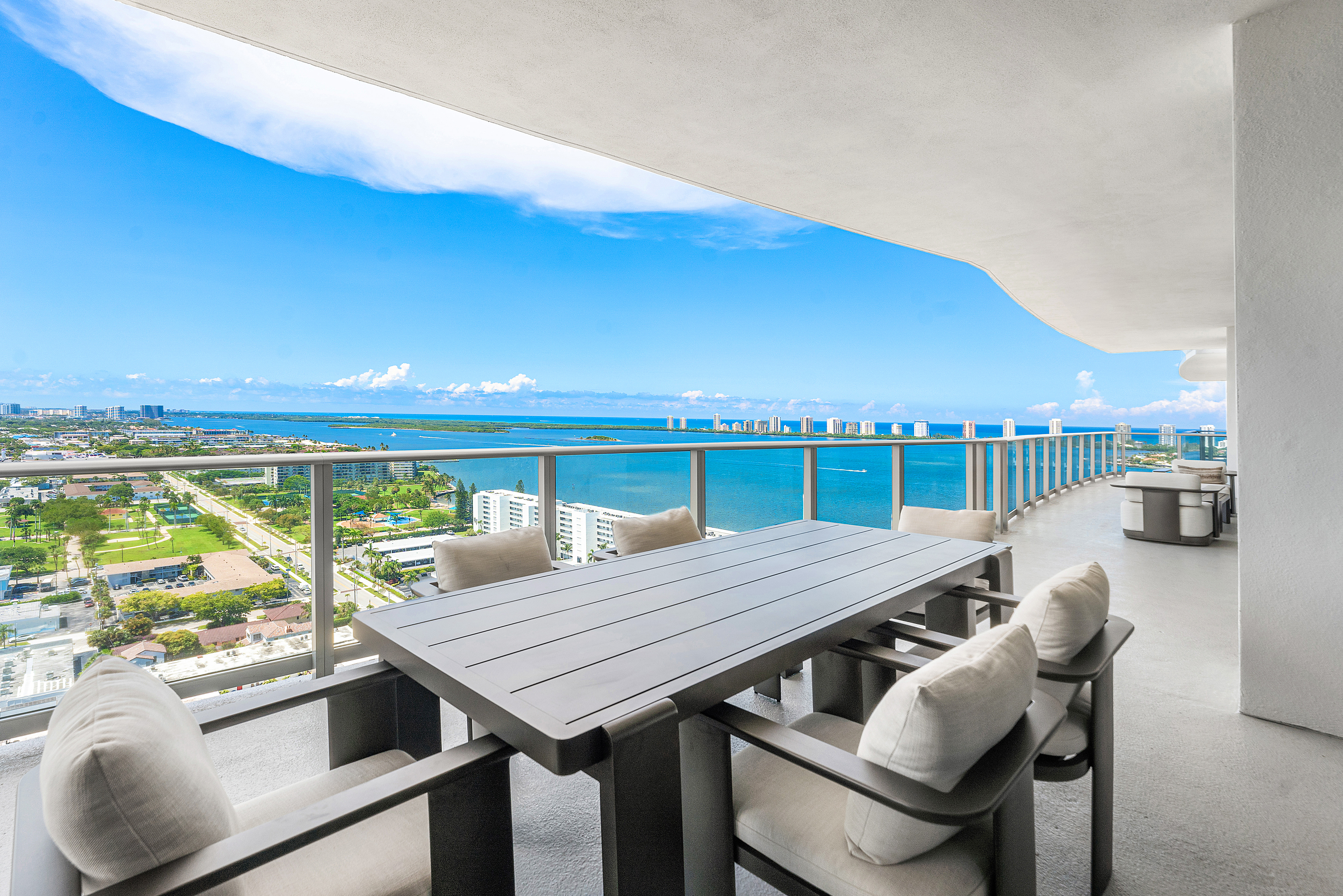  220 Lake Shore Drive, Lake Park, FL, 33403 - 物件實景