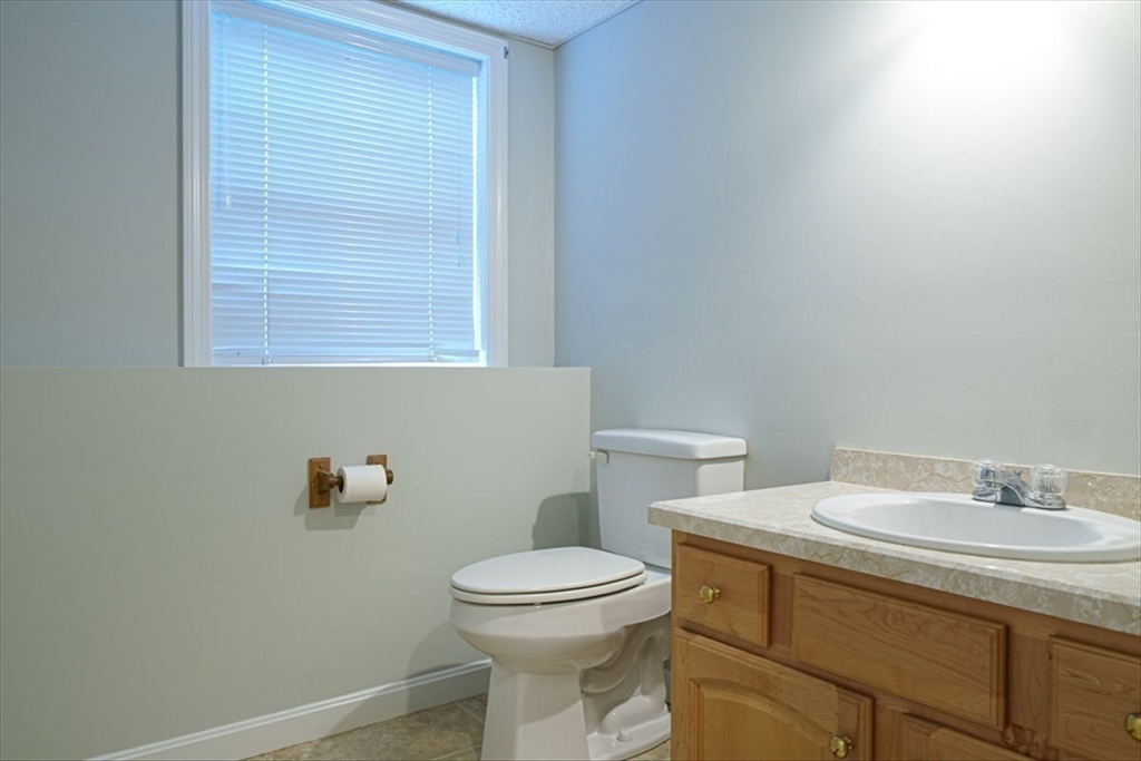 Milford, Massachusetts, 01757, United States, 2 Bedrooms Bedrooms, ,2 BathroomsBathrooms,Residential,For Sale,1982963