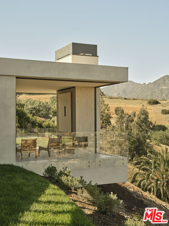 Malibu, California, 90265, United States, 4 Bedrooms Bedrooms, ,4 BathroomsBathrooms,Residential,For Sale,1918015