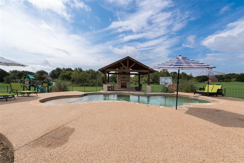 Kaufman, Texas, 75142, United States, 4 Bedrooms Bedrooms, ,3 BathroomsBathrooms,Residential,For Sale,1892913