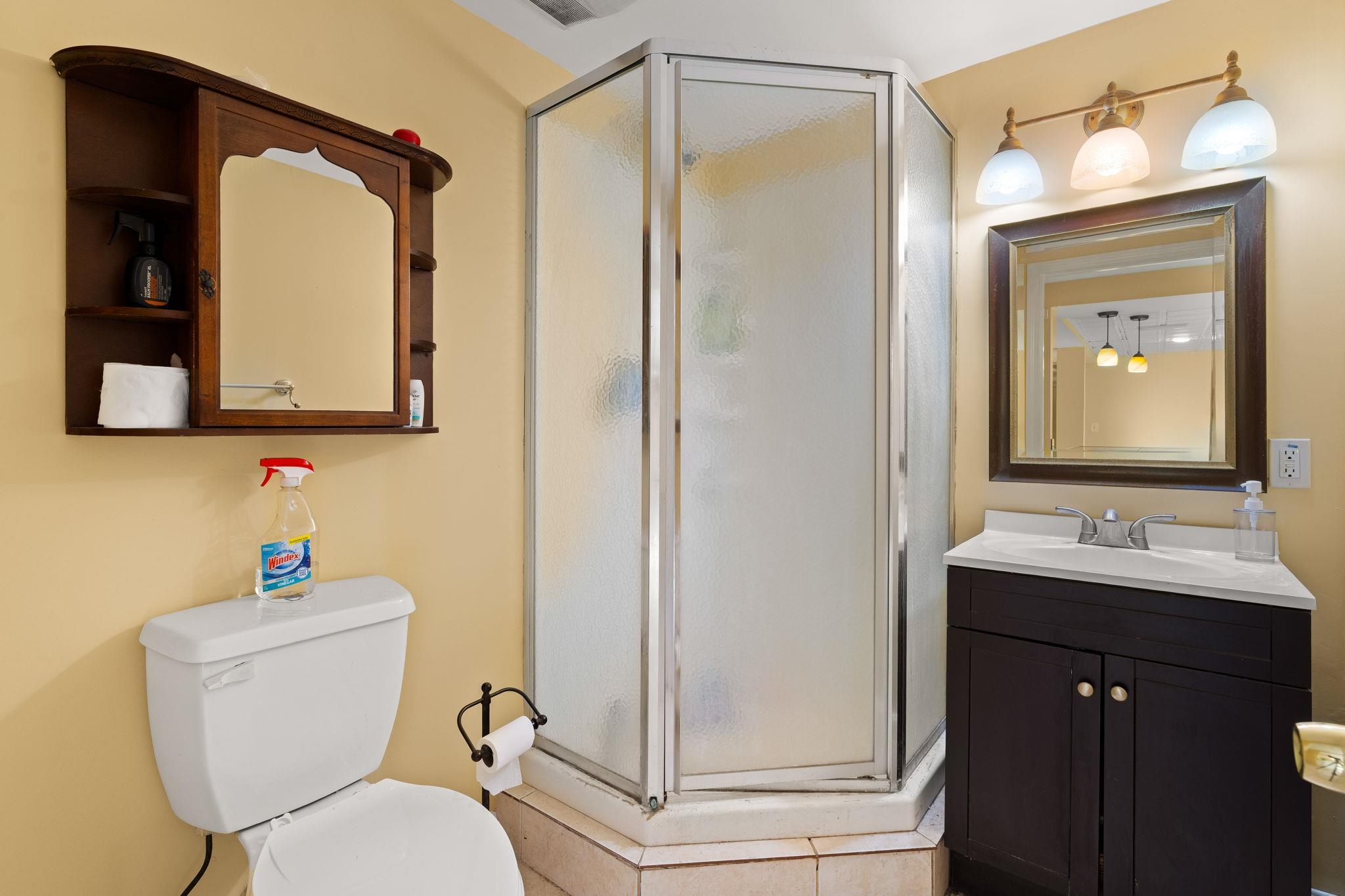 Plaistow, New Hampshire, 03865, United States, 4 Bedrooms Bedrooms, ,1 BathroomBathrooms,Residential,For Sale,2001863