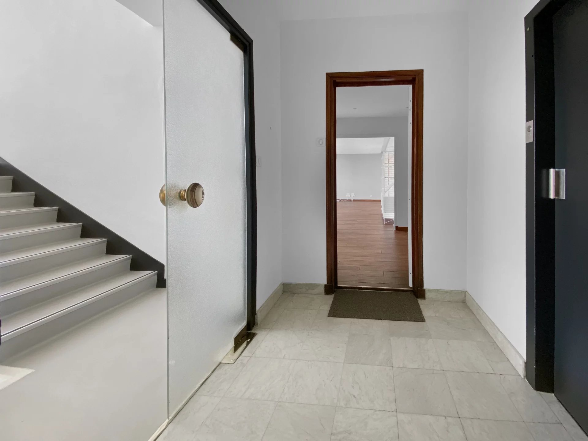 Suresnes, Île-de-France, 92150, FR, 5 Bedrooms Bedrooms, ,3 BathroomsBathrooms,Residential,For Sale,1932825