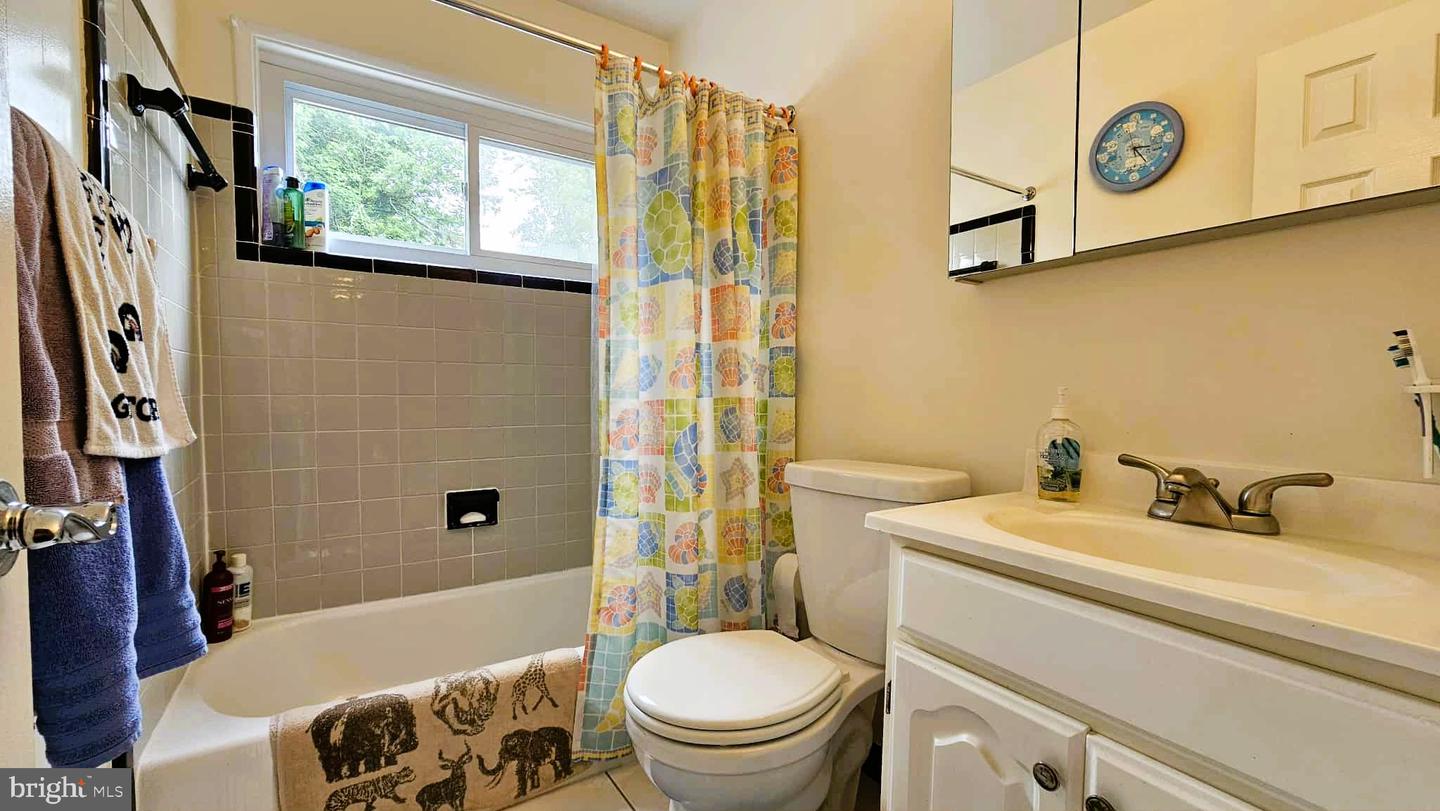 Annandale, Virginia, 22003, United States, 4 Bedrooms Bedrooms, ,3 BathroomsBathrooms,Residential,For Sale,1866164