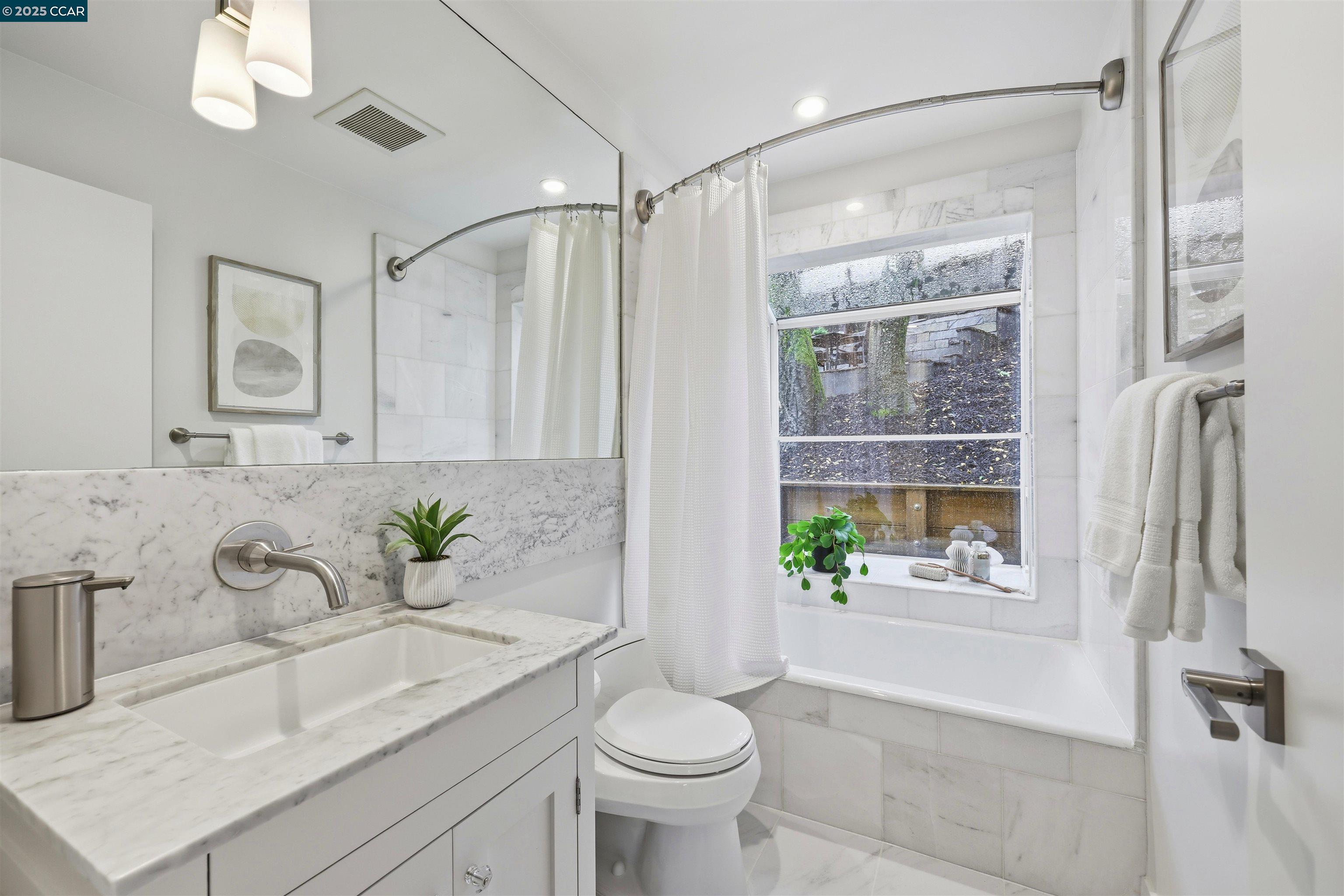 Orinda, California, 94563, United States, 3 Bedrooms Bedrooms, ,2 BathroomsBathrooms,Residential,For Sale,1993429