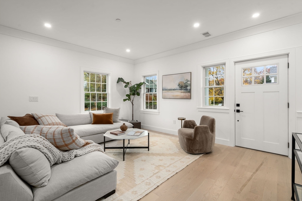 Wellesley, Massachusetts, 02482, United States, 3 Bedrooms Bedrooms, ,4 BathroomsBathrooms,Residential,For Sale,1990974