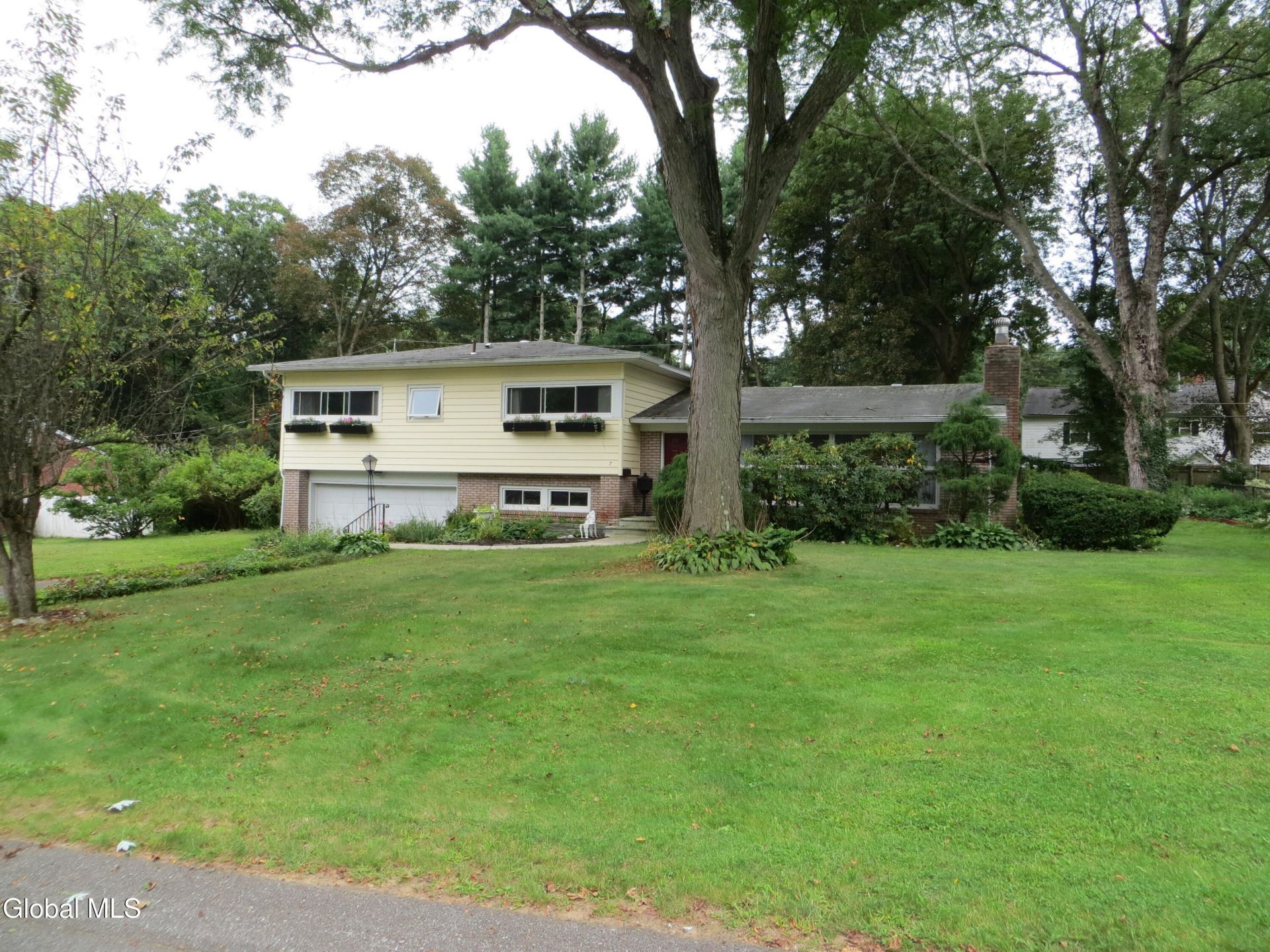 Paul Holly Dr, Albany, NY 12211