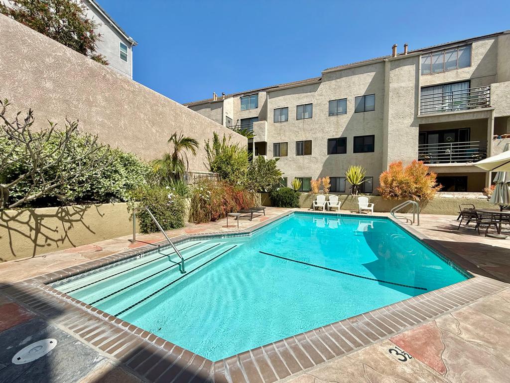 Long Beach, California, 90815, United States, 2 Bedrooms Bedrooms, ,2 BathroomsBathrooms,Residential,For Sale,1830564