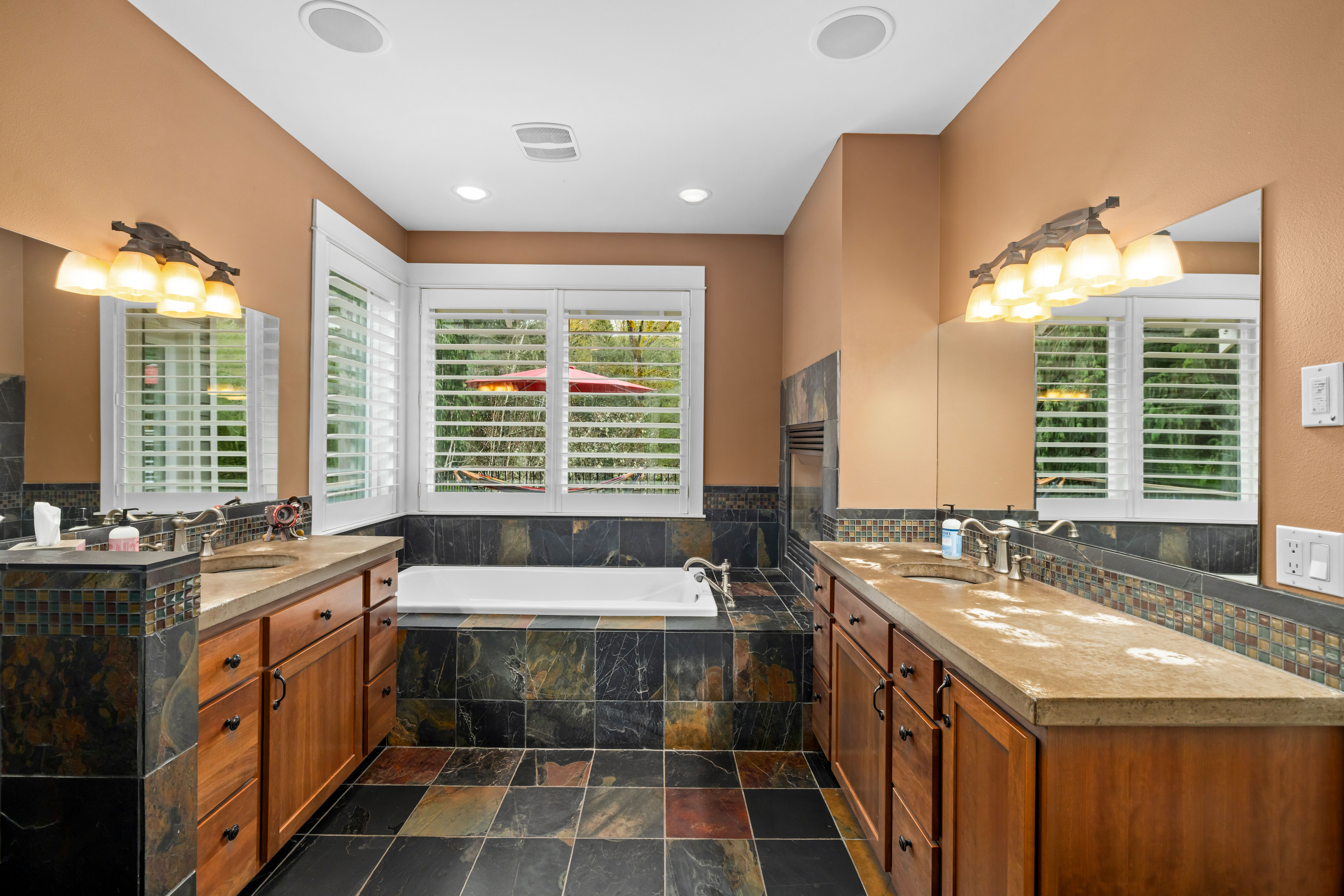  4727 NE Rova Rd, Poulsbo, WA 98370 - 物件實景