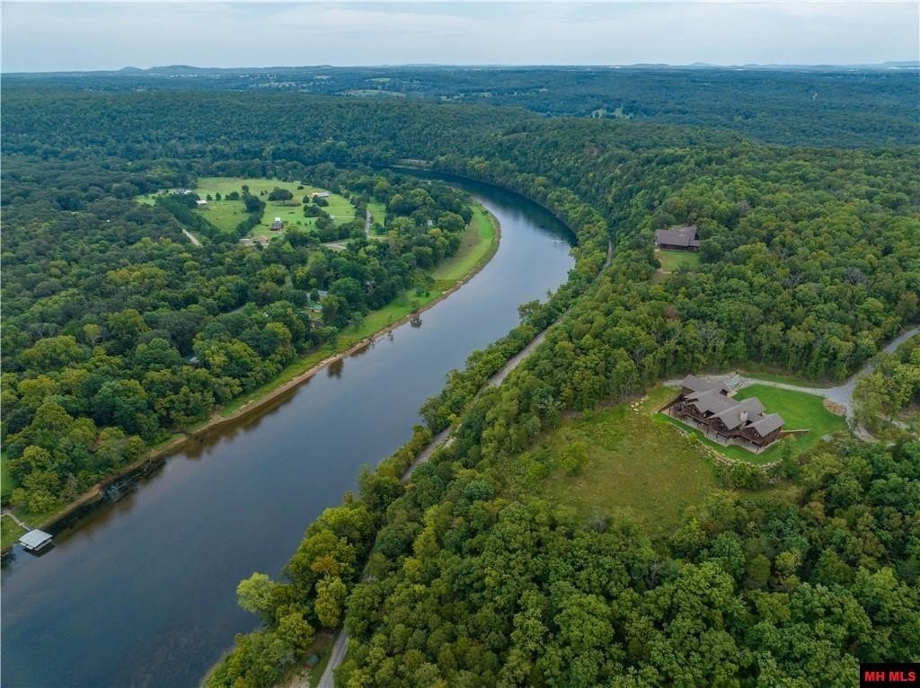 Cotter, Arkansas, 72626, United States, 4 Bedrooms Bedrooms, ,5 BathroomsBathrooms,Residential,For Sale,1976163