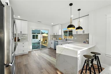 Los Angeles, California, 90008, United States, 6 Bedrooms Bedrooms, ,4 BathroomsBathrooms,Residential,For Sale,2005417