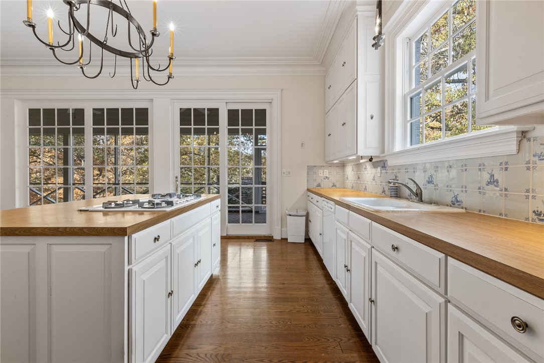 Harrison, Arkansas, 72601, United States, 4 Bedrooms Bedrooms, ,5 BathroomsBathrooms,Residential,For Sale,1989365