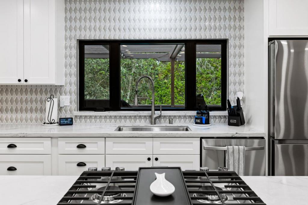 Monterey, California, 93940, United States, 3 Bedrooms Bedrooms, ,2 BathroomsBathrooms,Residential,For Sale,1975715