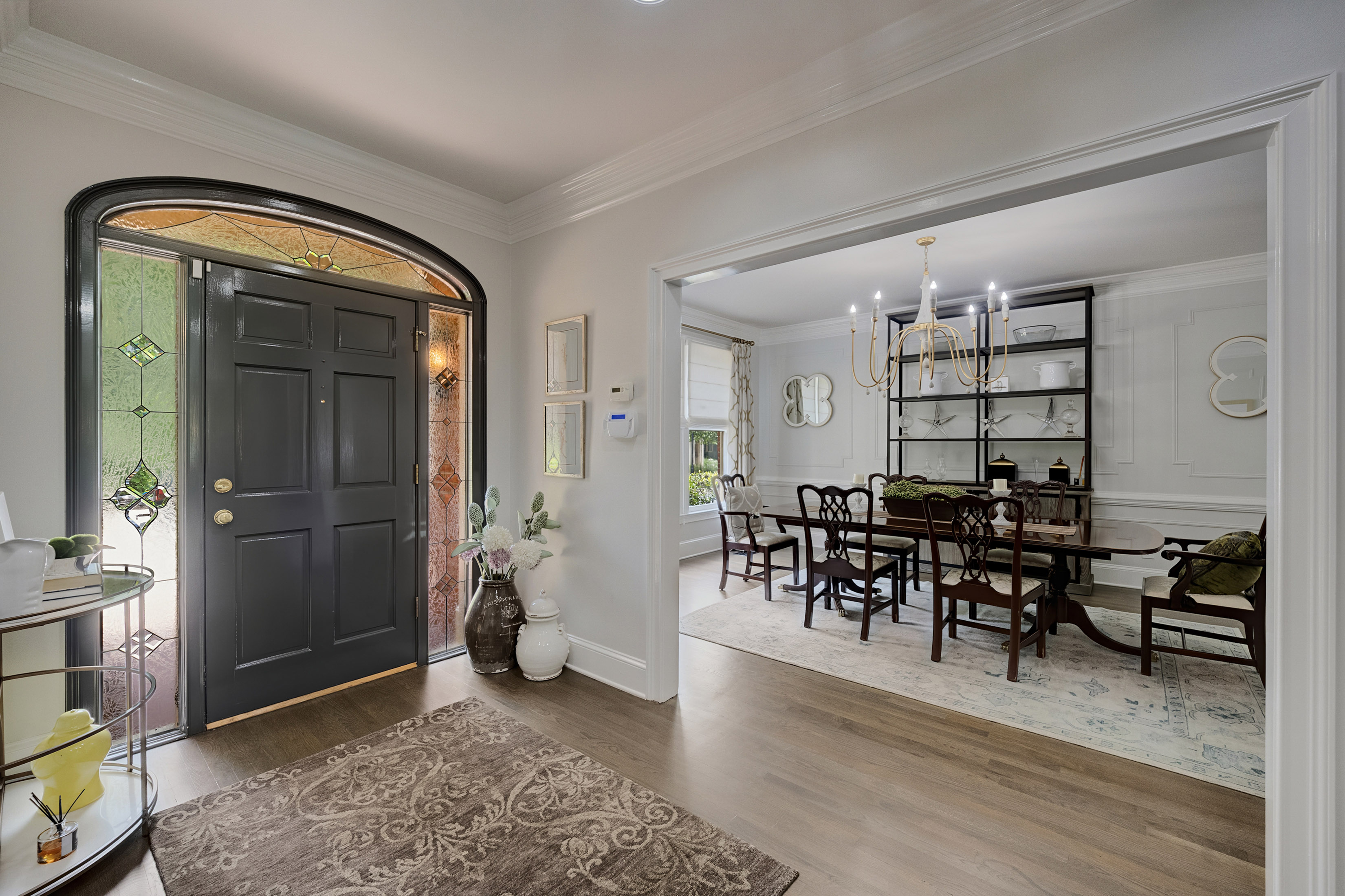  Elegantly Renovated Townhome in Gated Community - 物件實景
