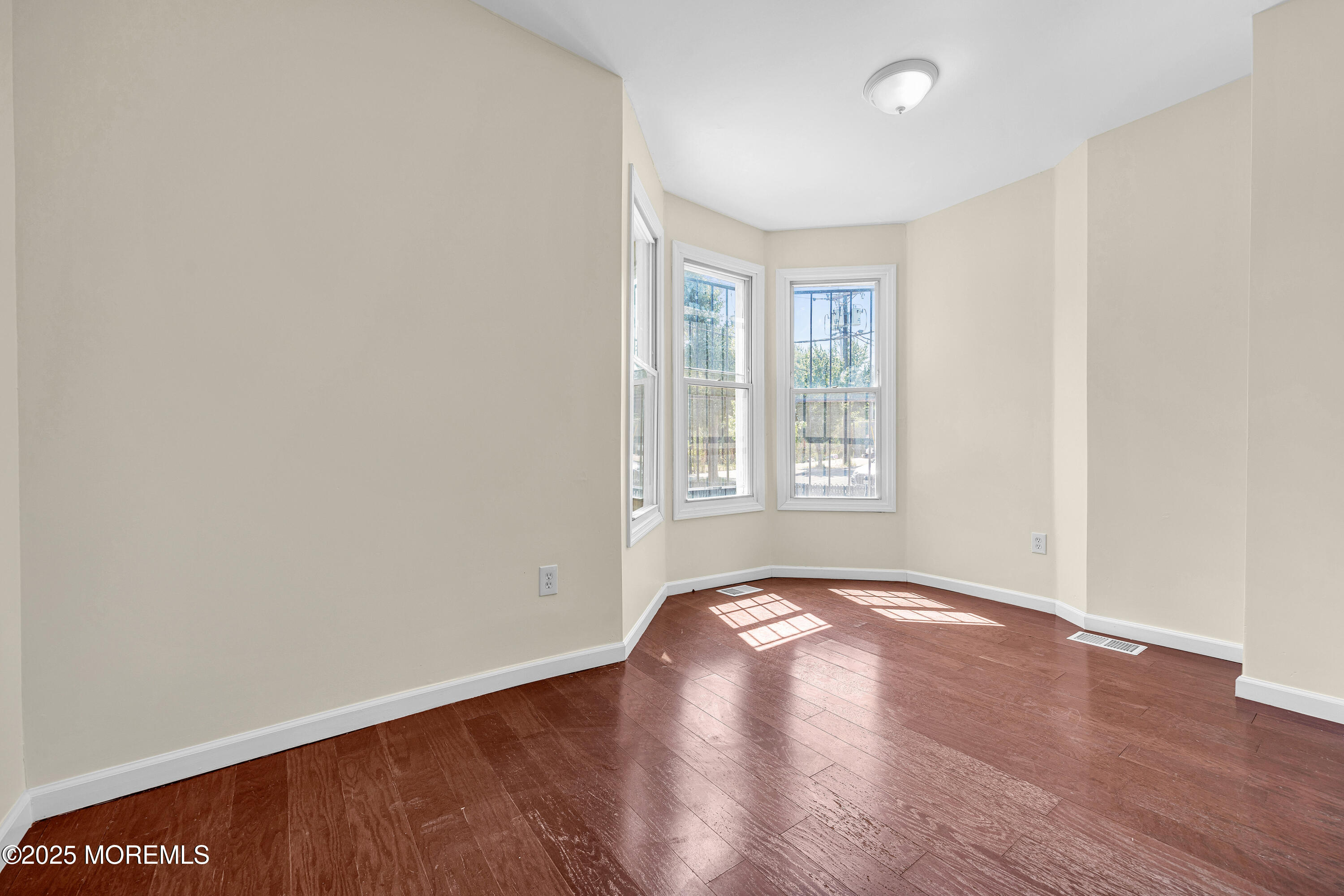 Newark, New Jersey, 07107, United States, 6 Bedrooms Bedrooms, ,3 BathroomsBathrooms,Residential,For Sale,1937916