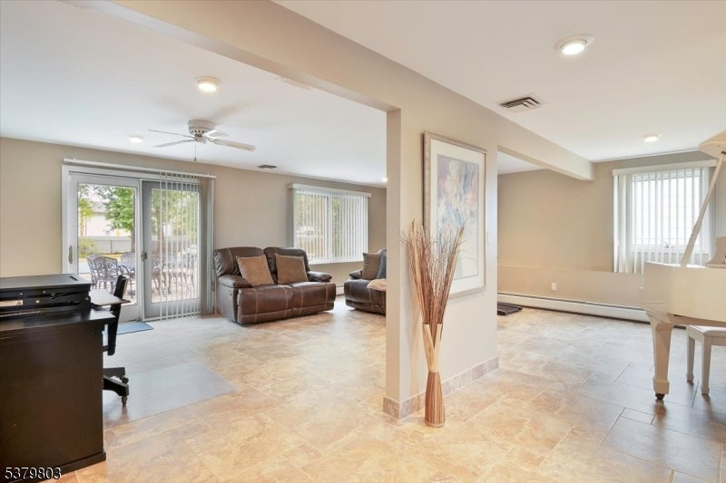 Fairfield Twp., New Jersey, 07004, United States, 3 Bedrooms Bedrooms, ,3 BathroomsBathrooms,Residential,For Sale,1923518
