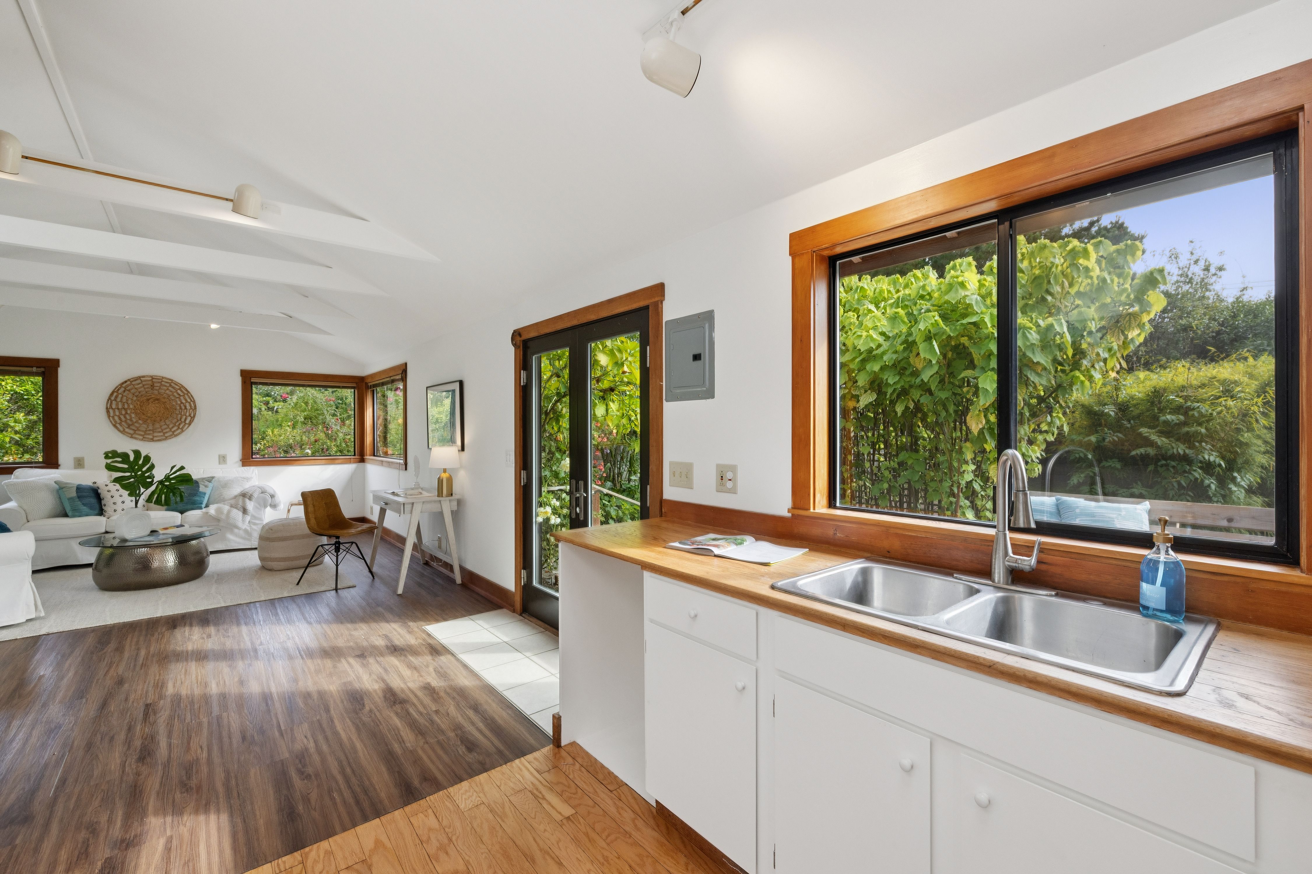  Redwood, Glass, and Companion Spaces - 物件實景