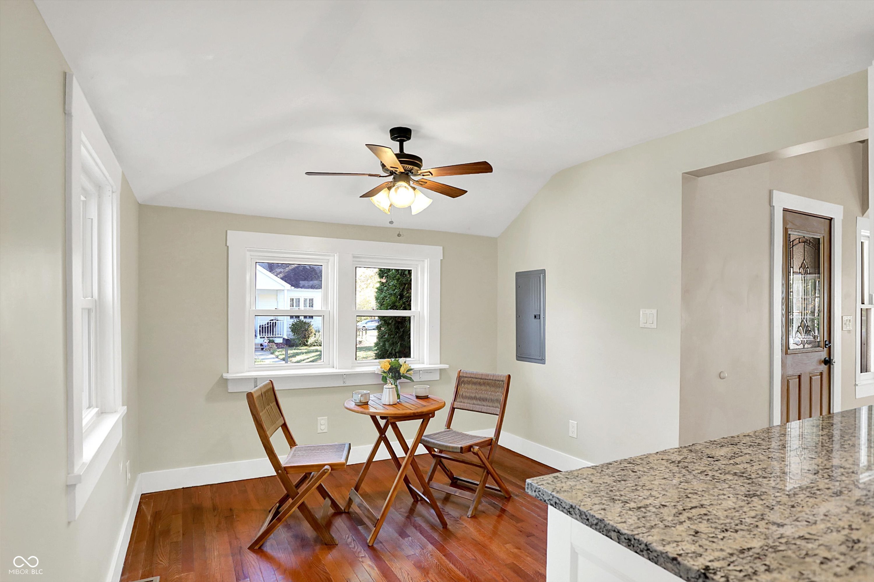 Zionsville, Indiana, 46077, United States, 3 Bedrooms Bedrooms, ,2 BathroomsBathrooms,Residential,For Sale,1981212