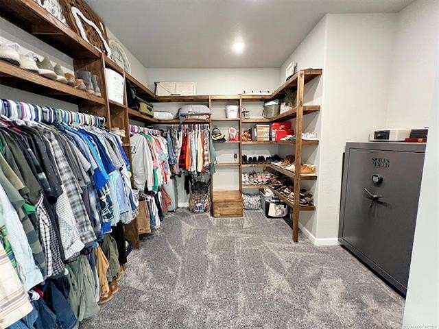 Tahlequah, Oklahoma, 74464, United States, 6 Bedrooms Bedrooms, ,4 BathroomsBathrooms,Residential,For Sale,1982576