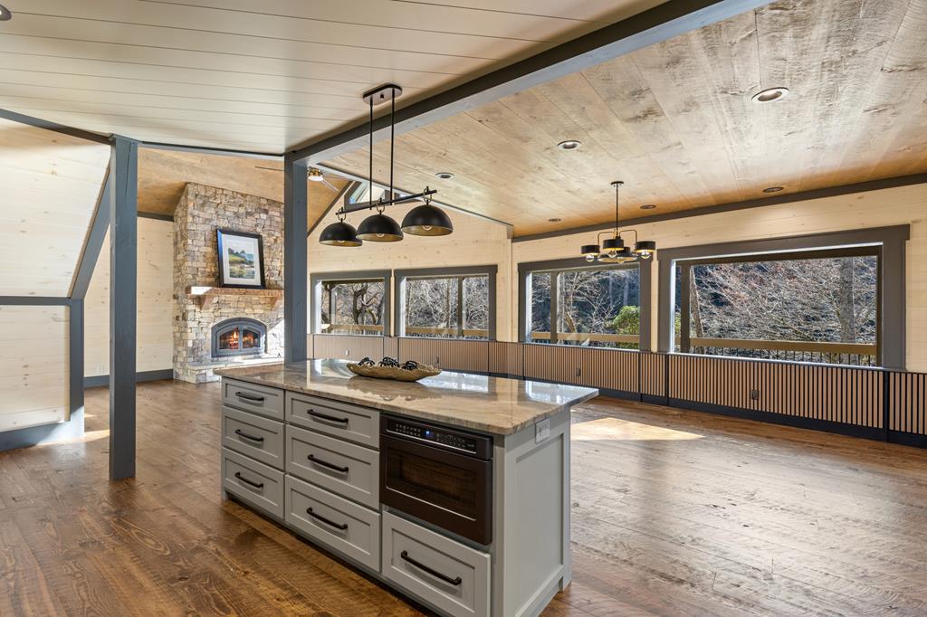 Mineral Bluff, Georgia, 30559, United States, 4 Bedrooms Bedrooms, ,5 BathroomsBathrooms,Residential,For Sale,1986837