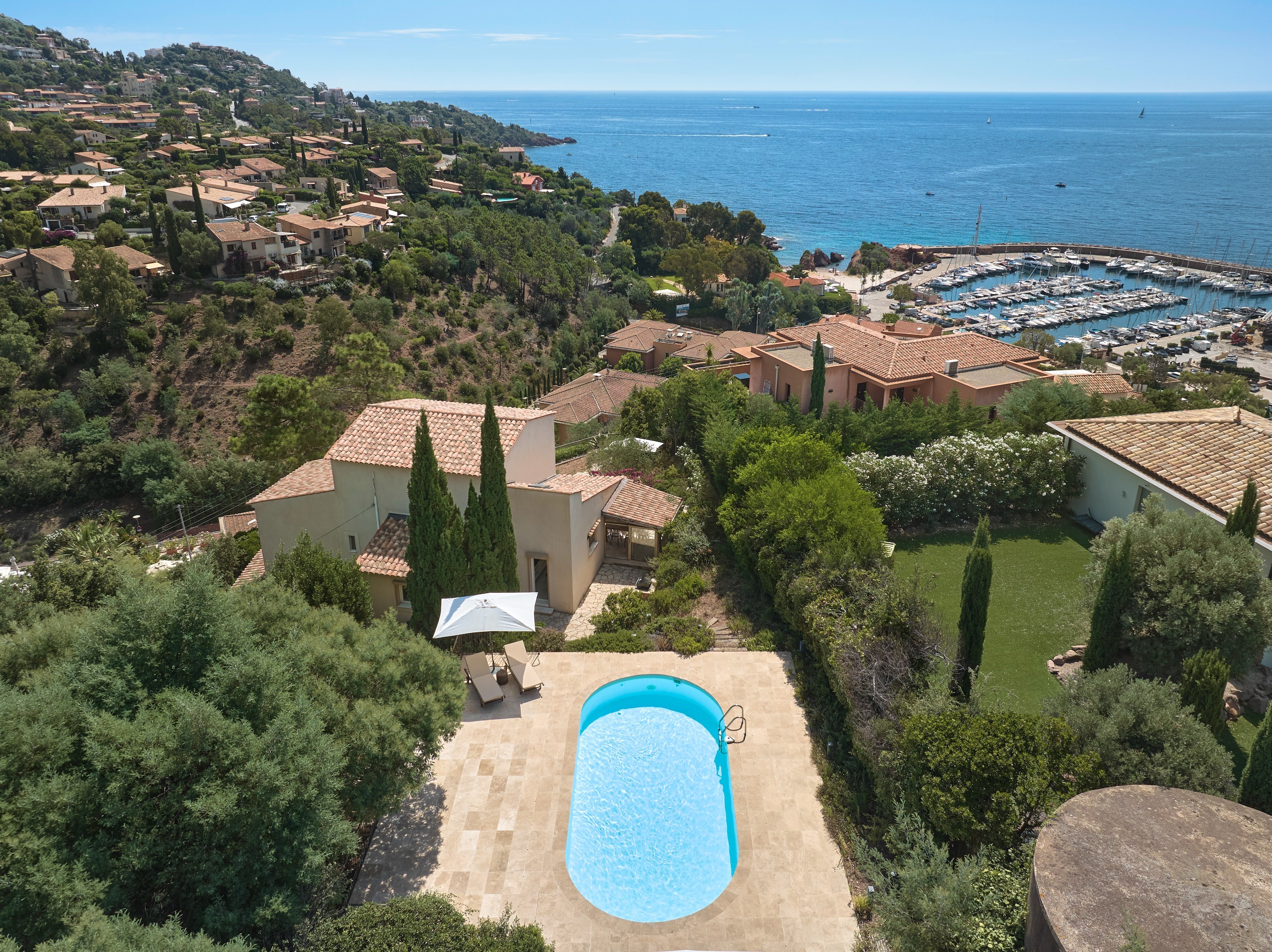  Charming Villa in Théoule-sur-Mer with Southwest Exposure and Panoramic Sea Vie… - 物件實景