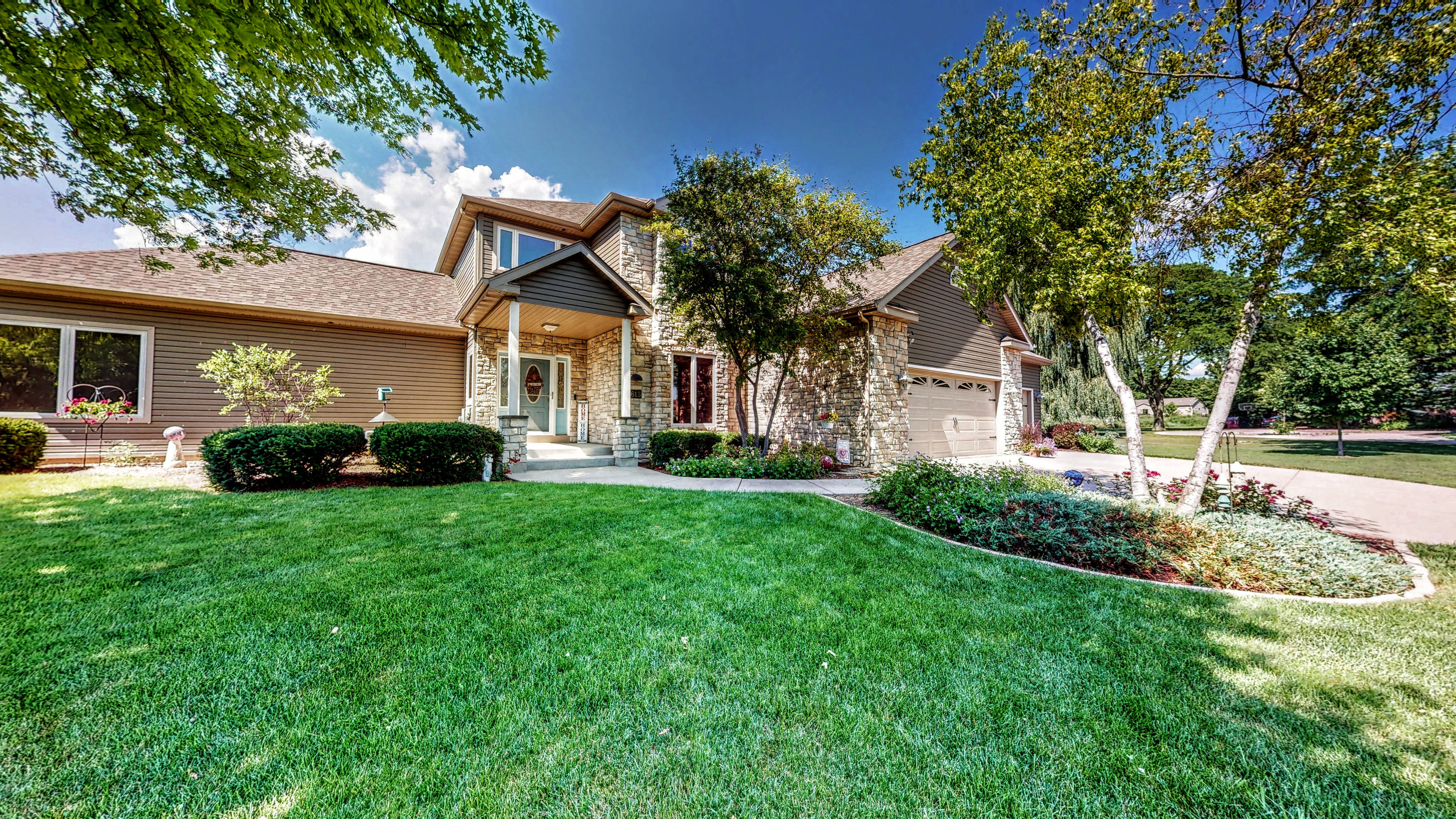 Jefferson, Wisconsin, 53549, United States, 4 Bedrooms Bedrooms, ,4 BathroomsBathrooms,Residential,For Sale,1984363