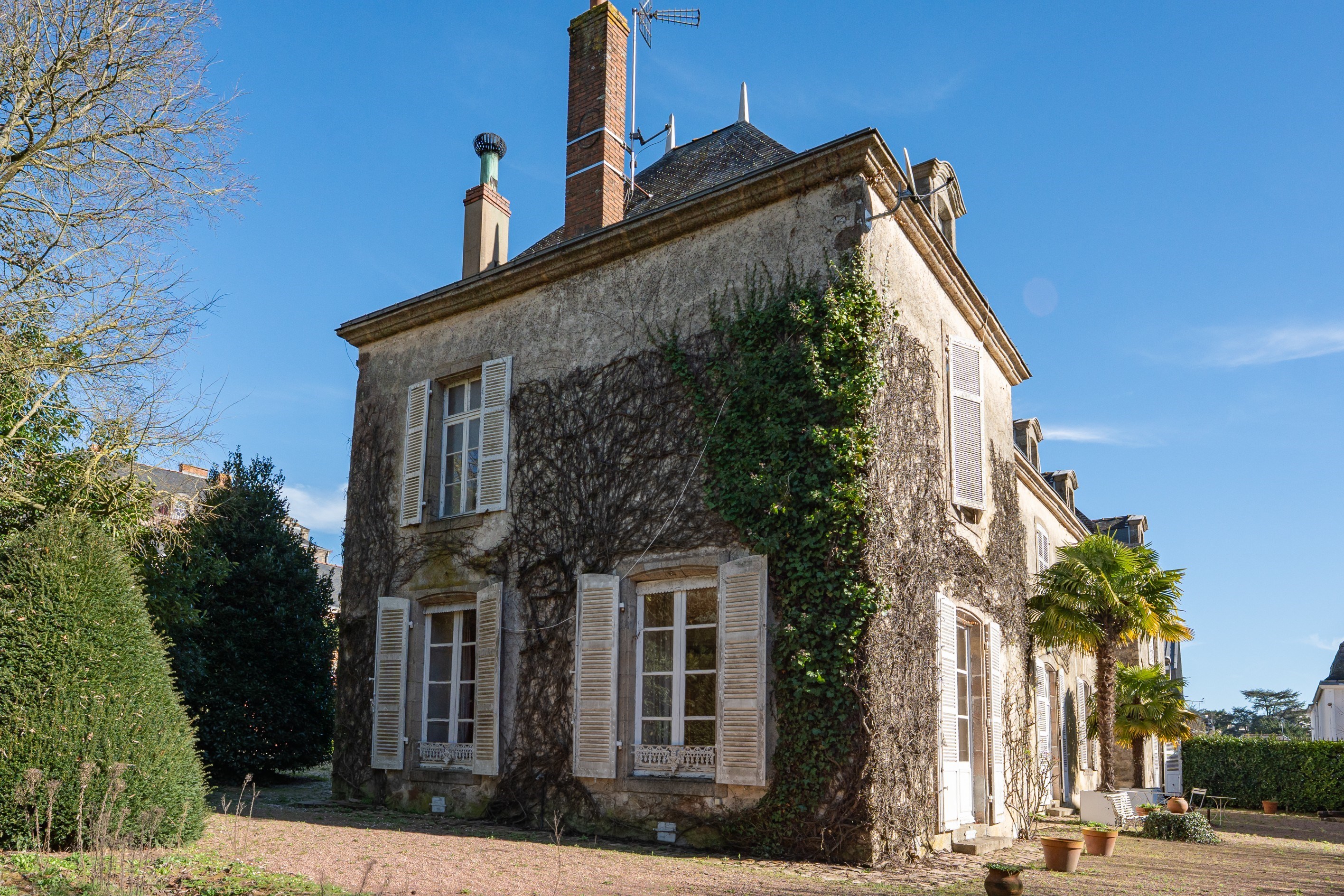  Mansion with wooded grounds in the heart of Cholet town centre - 物件實景