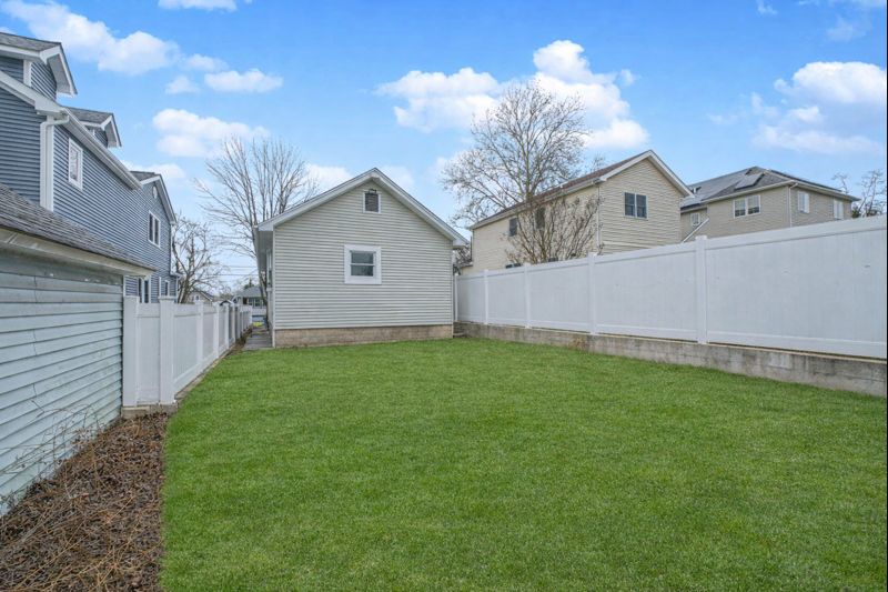 Staten Island, New York, 10307, United States, 2 Bedrooms Bedrooms, ,1 BathroomBathrooms,Residential,For Sale,2012003