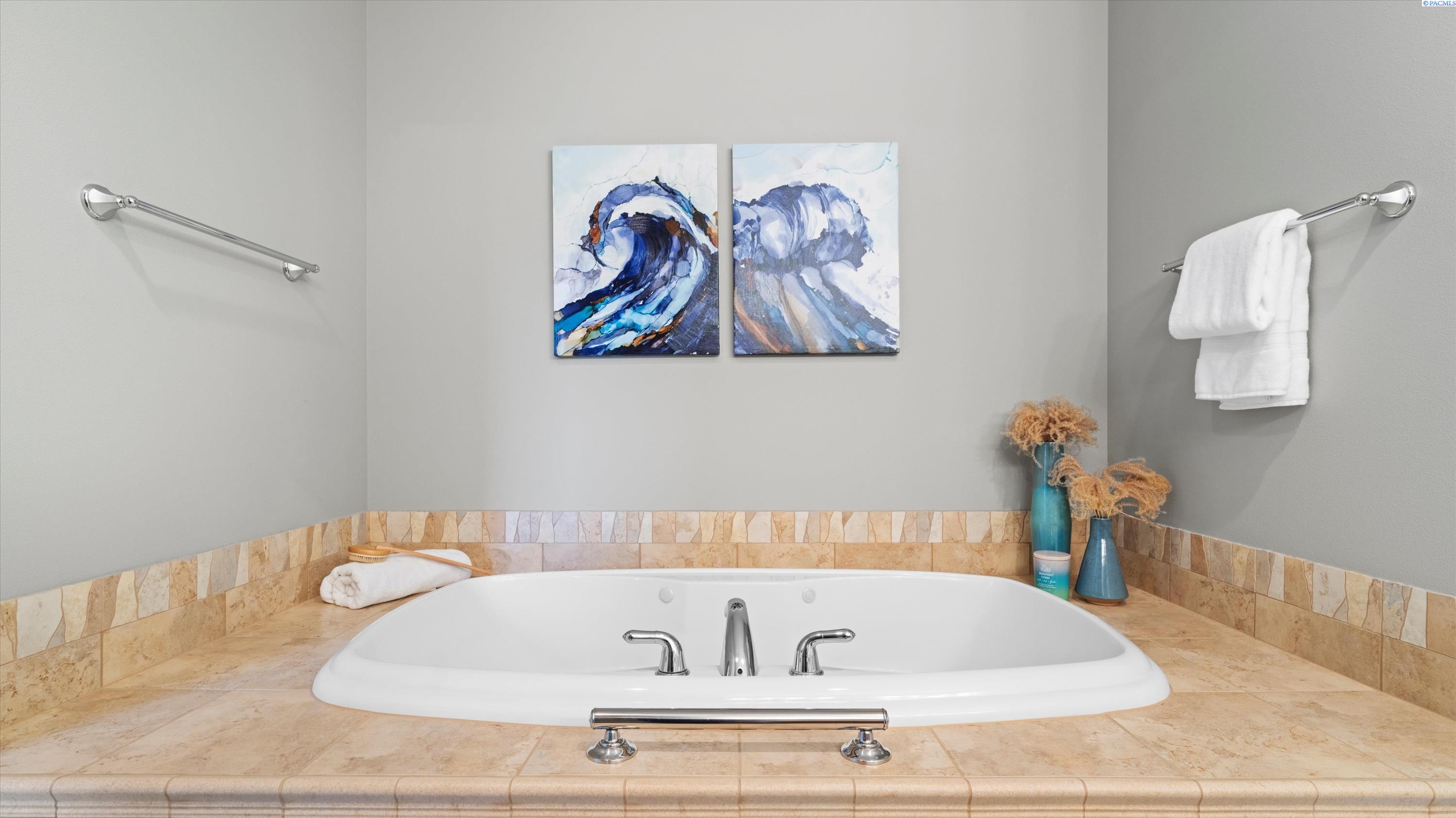 Richland, Washington, 99354, United States, 3 Bedrooms Bedrooms, ,3 BathroomsBathrooms,Residential,For Sale,1997405