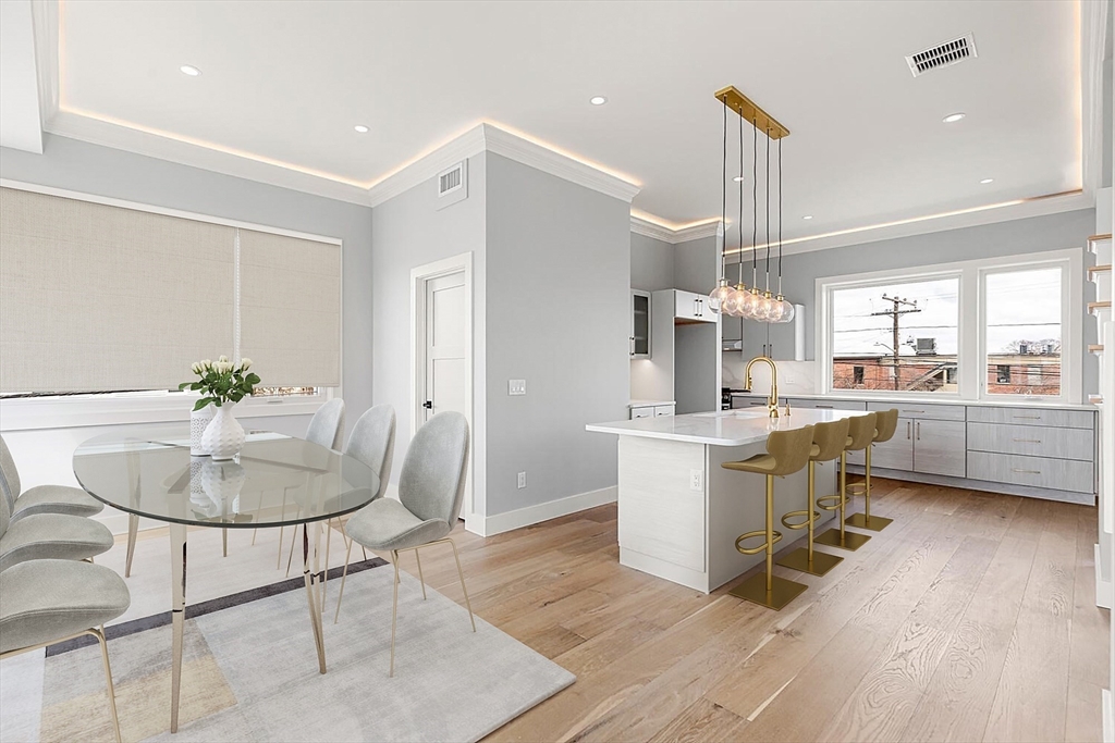 Waltham, Massachusetts, 02453, United States, 4 Bedrooms Bedrooms, ,4 BathroomsBathrooms,Residential,For Sale,1906514