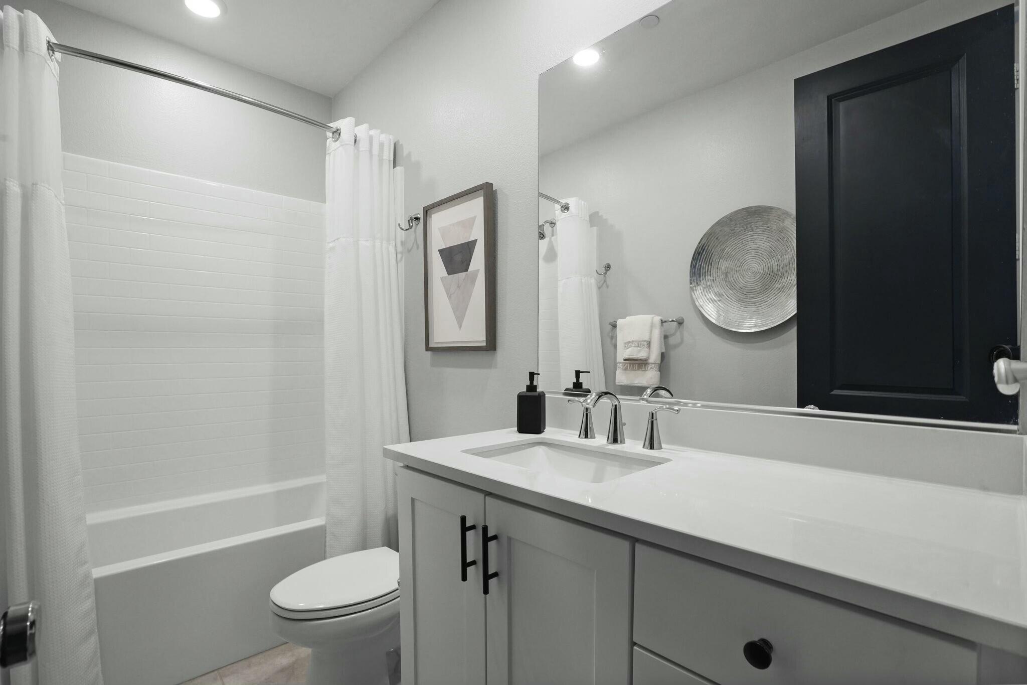 Valencia, California, 91381, United States, 3 Bedrooms Bedrooms, ,2 BathroomsBathrooms,Residential,For Sale,1921906