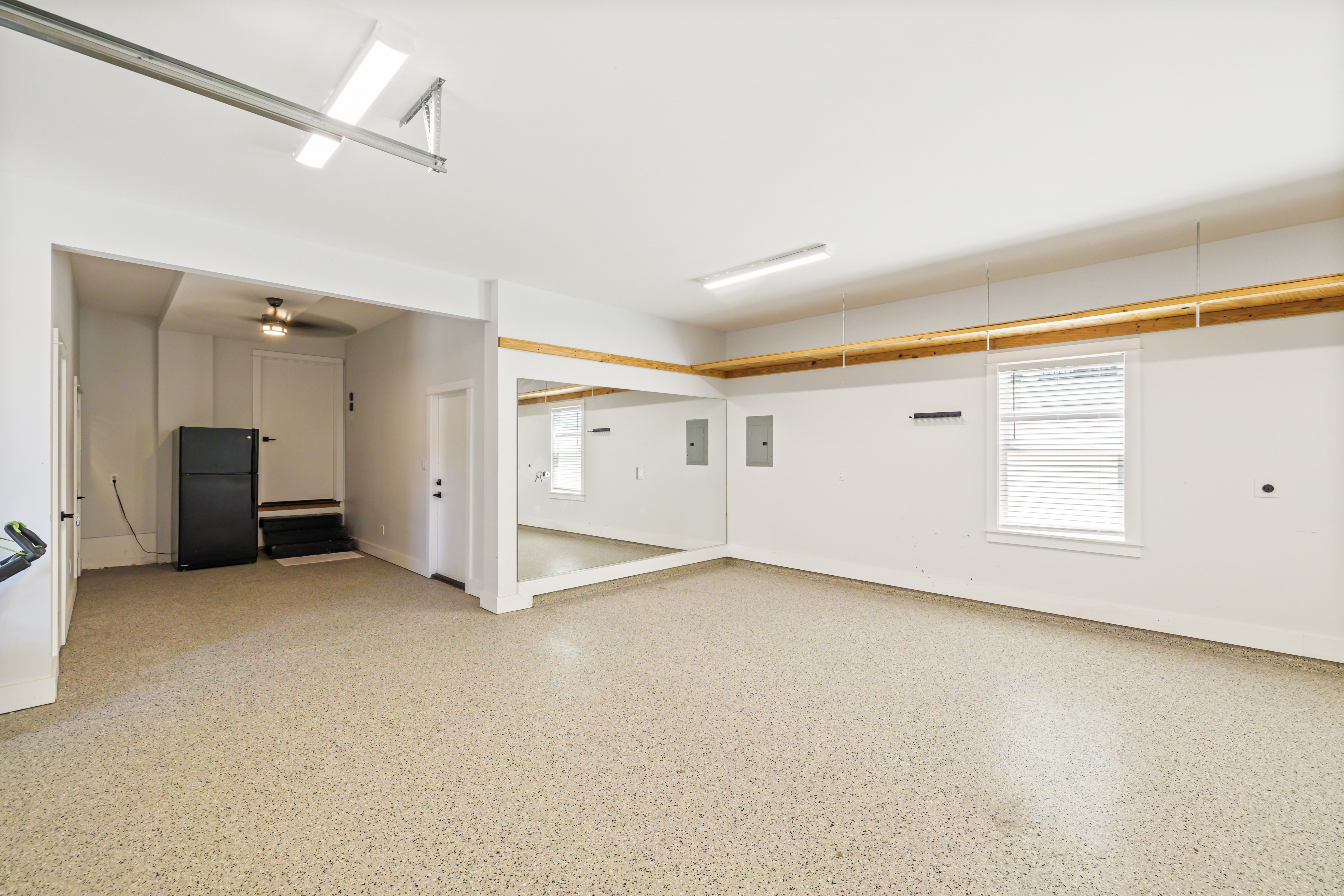  Completely Renovated Home On Half-Acre Lot Near Gulf Place - 物件實景