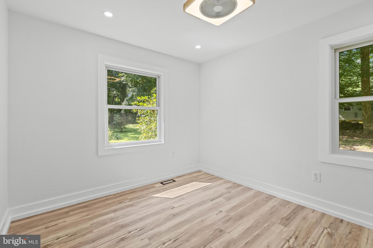 Annapolis, Maryland, 21401, United States, 5 Bedrooms Bedrooms, ,4 BathroomsBathrooms,Residential,For Sale,1942108