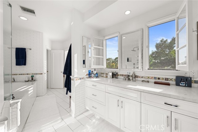 Los Angeles, California, 90064, United States, 6 Bedrooms Bedrooms, ,3 BathroomsBathrooms,Residential,For Sale,1977157