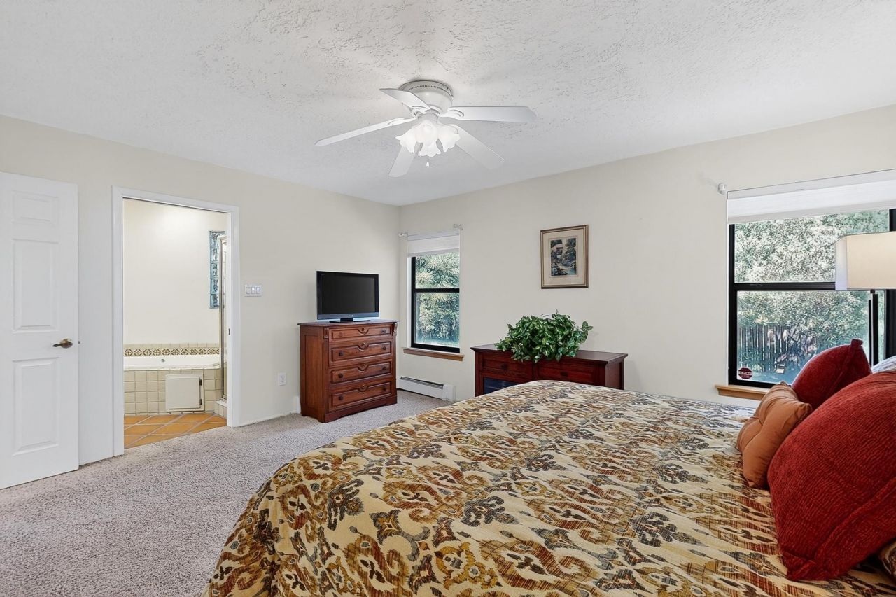 Santa Fe, New Mexico, 87507, United States, 3 Bedrooms Bedrooms, ,2 BathroomsBathrooms,Residential,For Sale,1955311