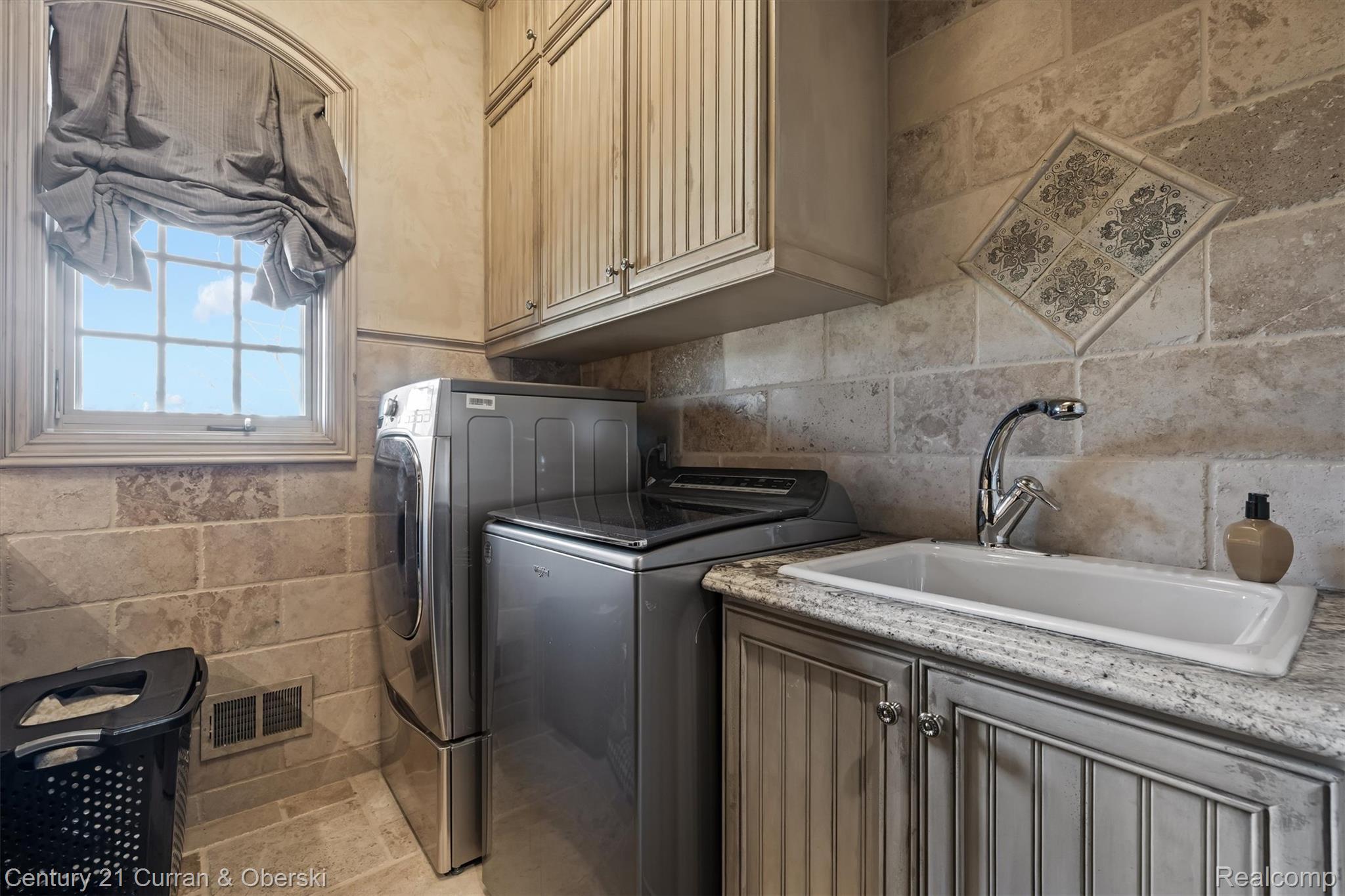 Northville, Michigan, 48168, United States, 4 Bedrooms Bedrooms, ,7 BathroomsBathrooms,Residential,For Sale,2038864