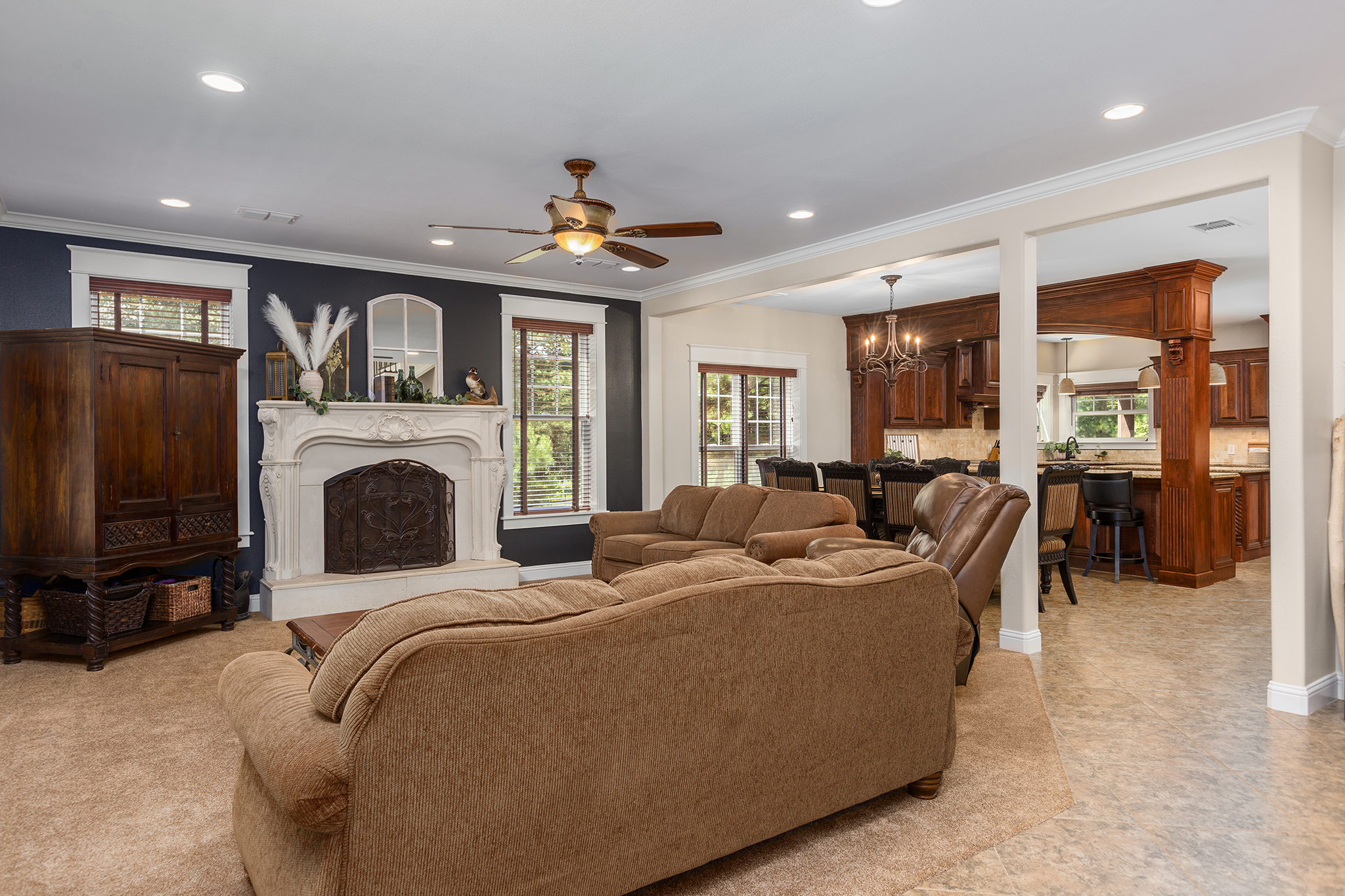 Bronson, Texas, 75930, United States, 5 Bedrooms Bedrooms, ,4 BathroomsBathrooms,Residential,For Sale,1944526