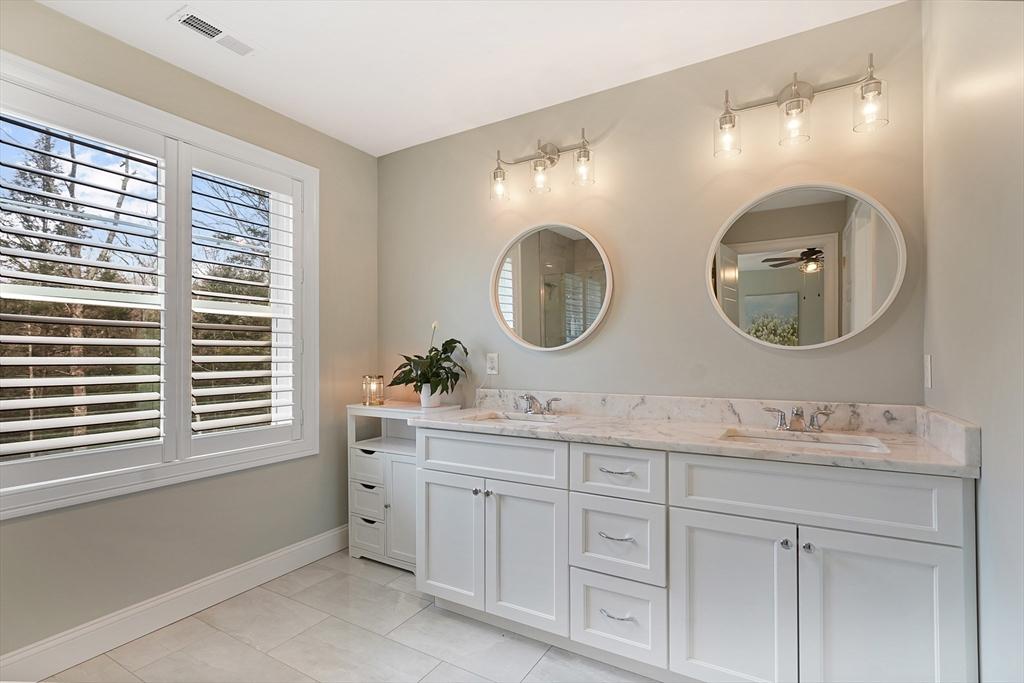 Sturbridge, Massachusetts, 01566, United States, 4 Bedrooms Bedrooms, ,4 BathroomsBathrooms,Residential,For Sale,1801654