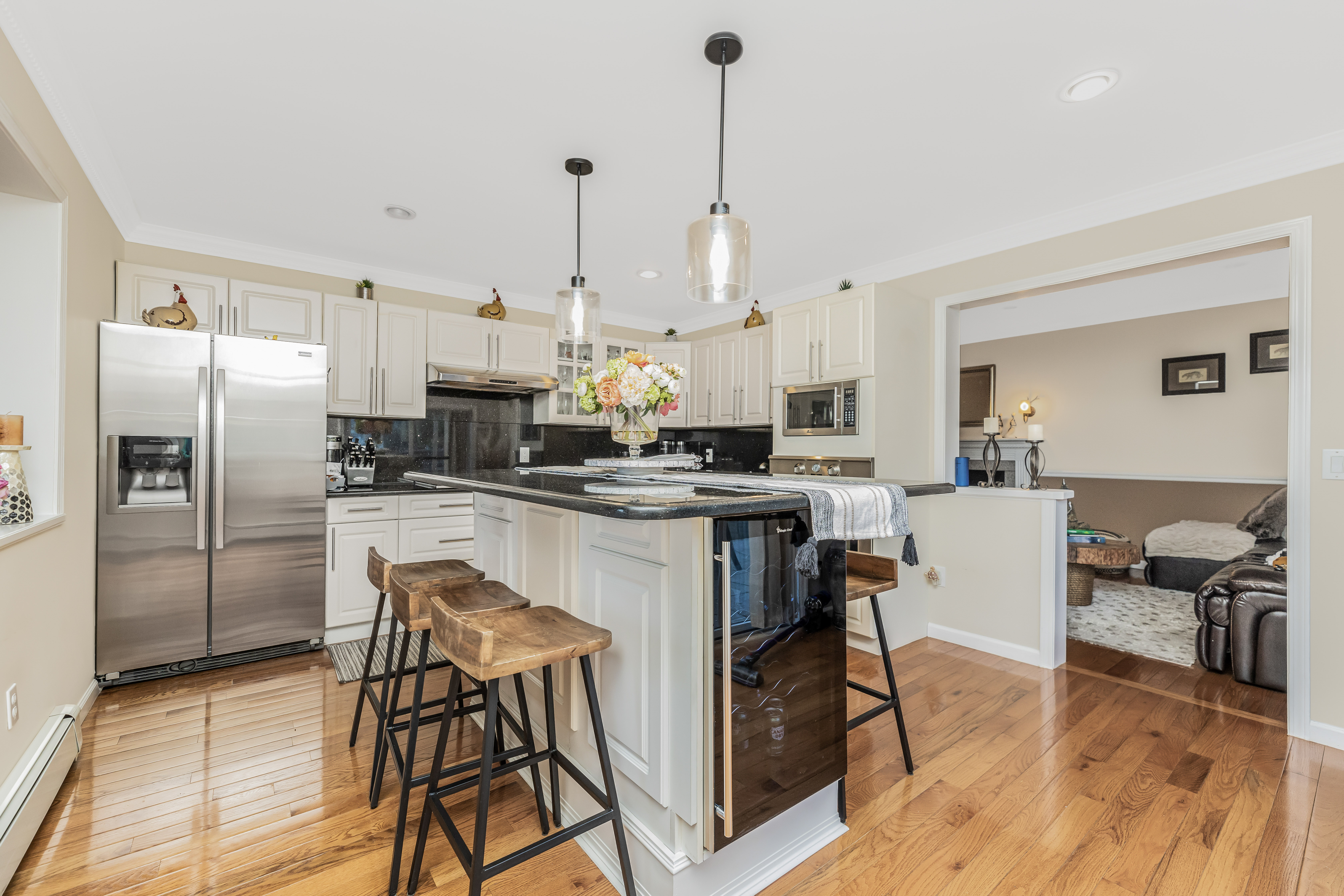 Yonkers, New York, 10703, United States, 4 Bedrooms Bedrooms, ,2 BathroomsBathrooms,Residential,For Sale,1825129